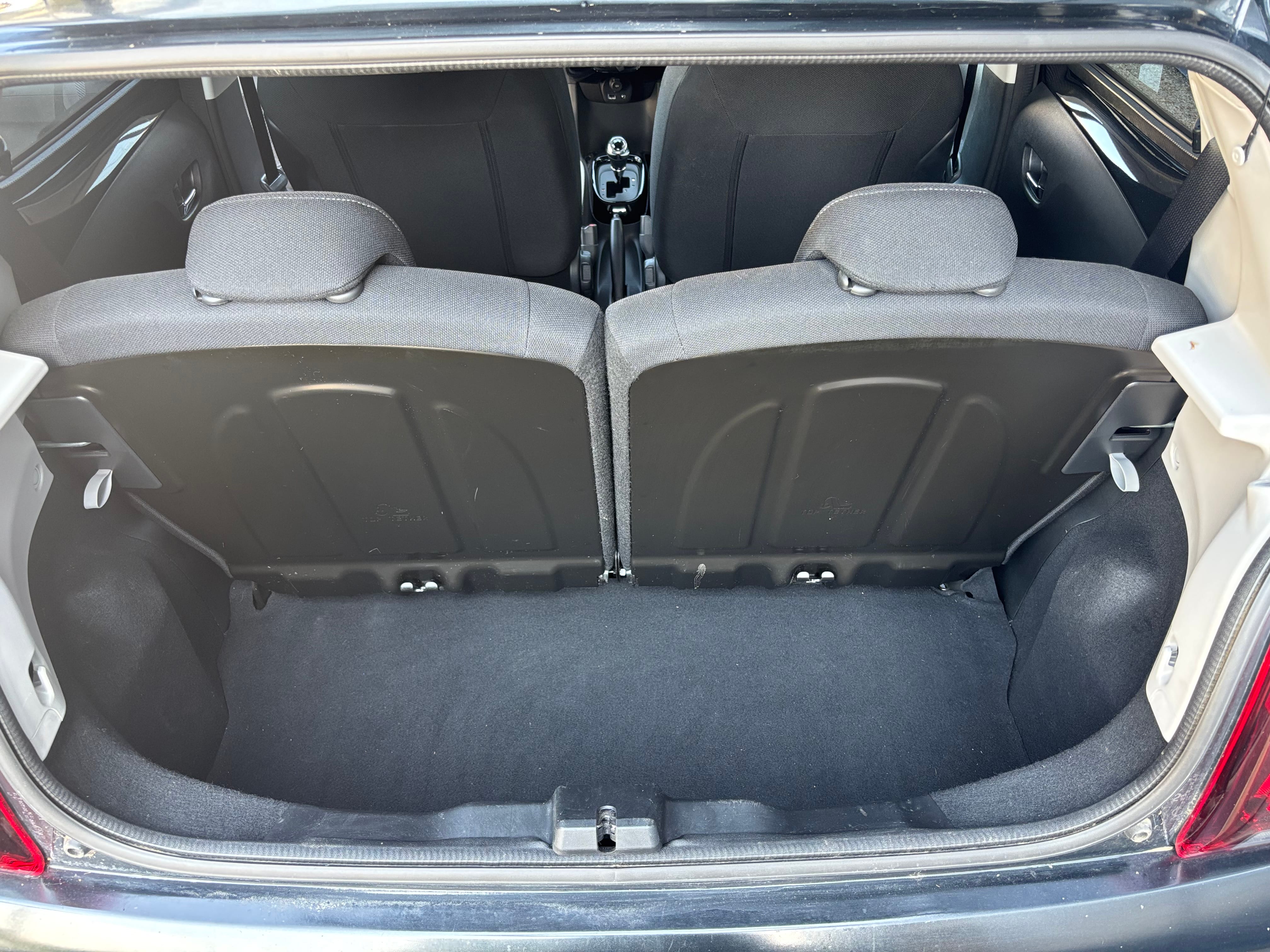 Peugeot 108 1.0 essence boite automatique avec Autoradio