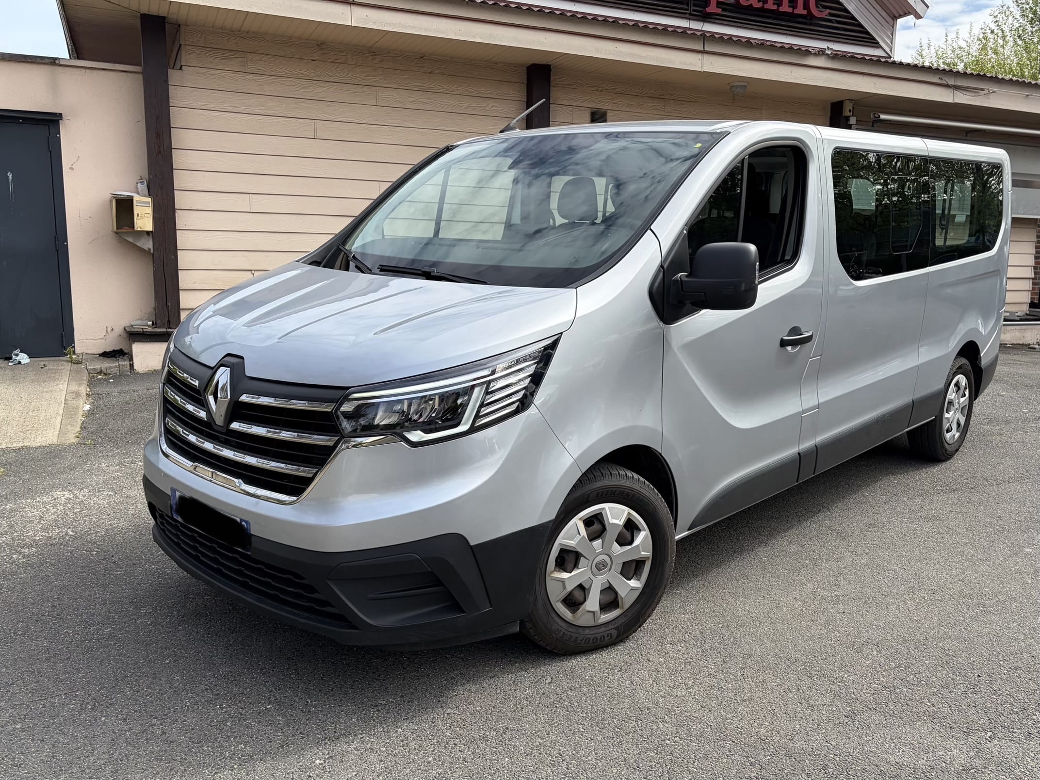 Renault Trafic Passenger 2.0 DCI avec Apple CarPlay