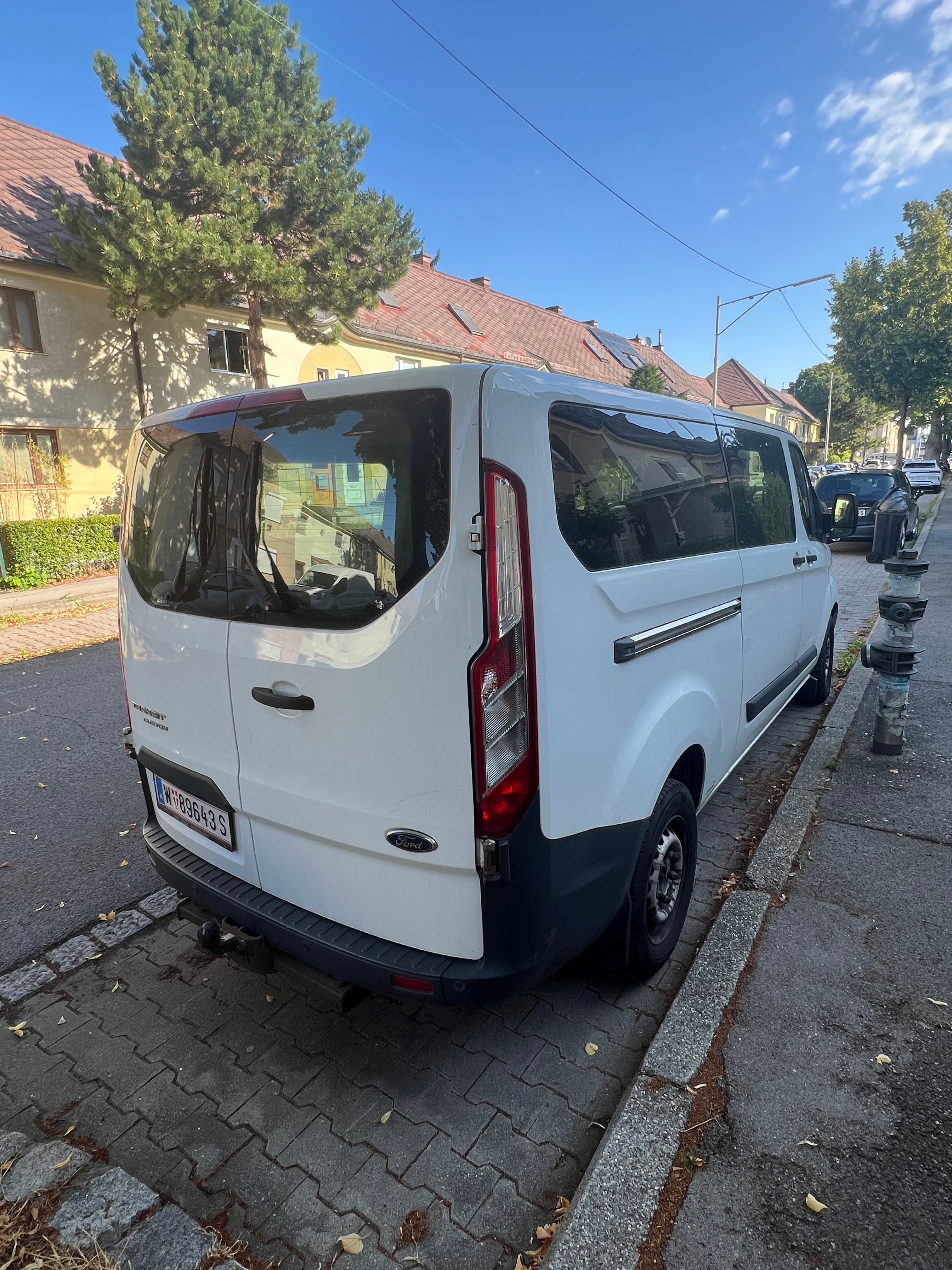 Ford Transit Custom Kombi mit Navigationsgerät