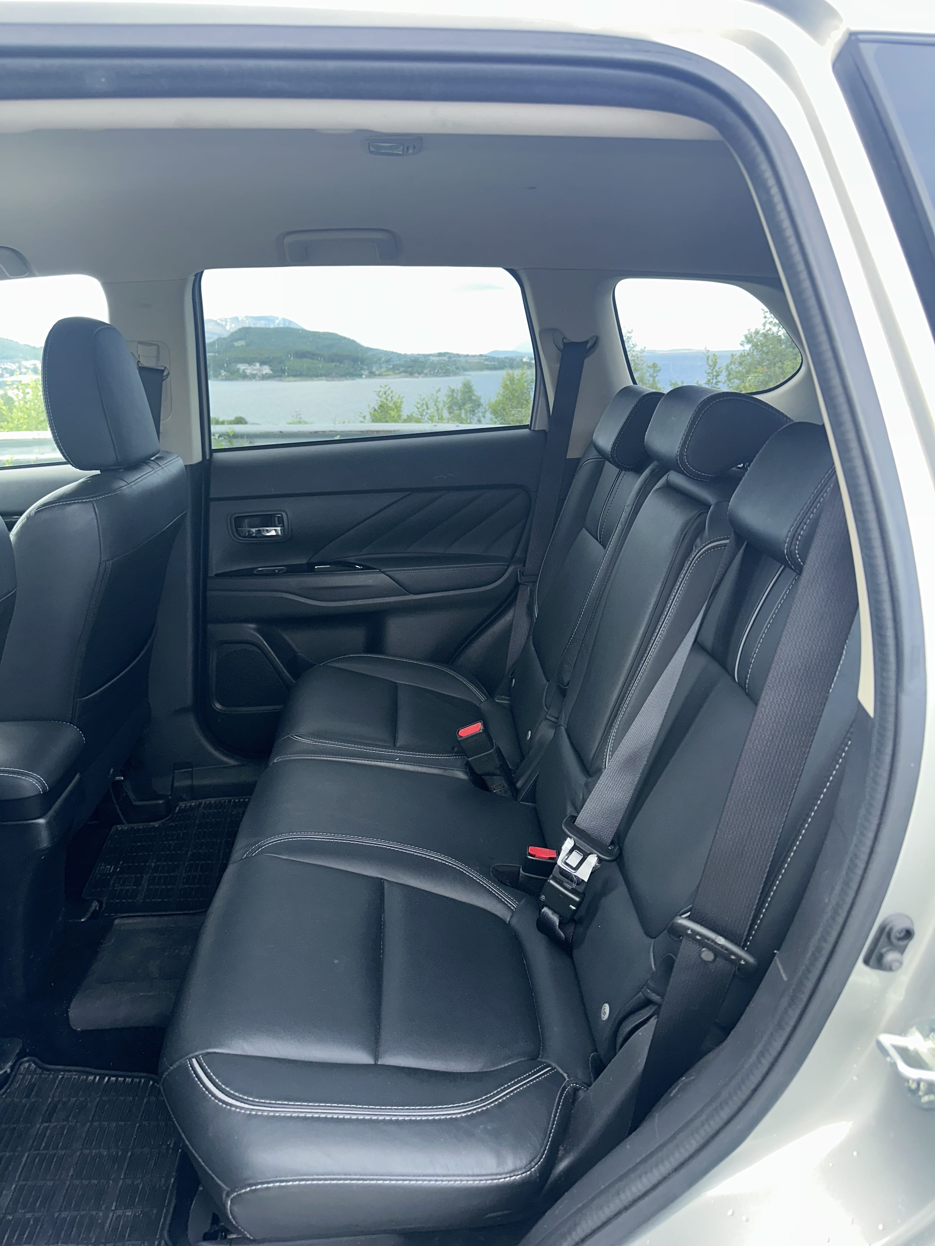 Mitsubishi Outlander PHEV SEL med Firehjulstrekk