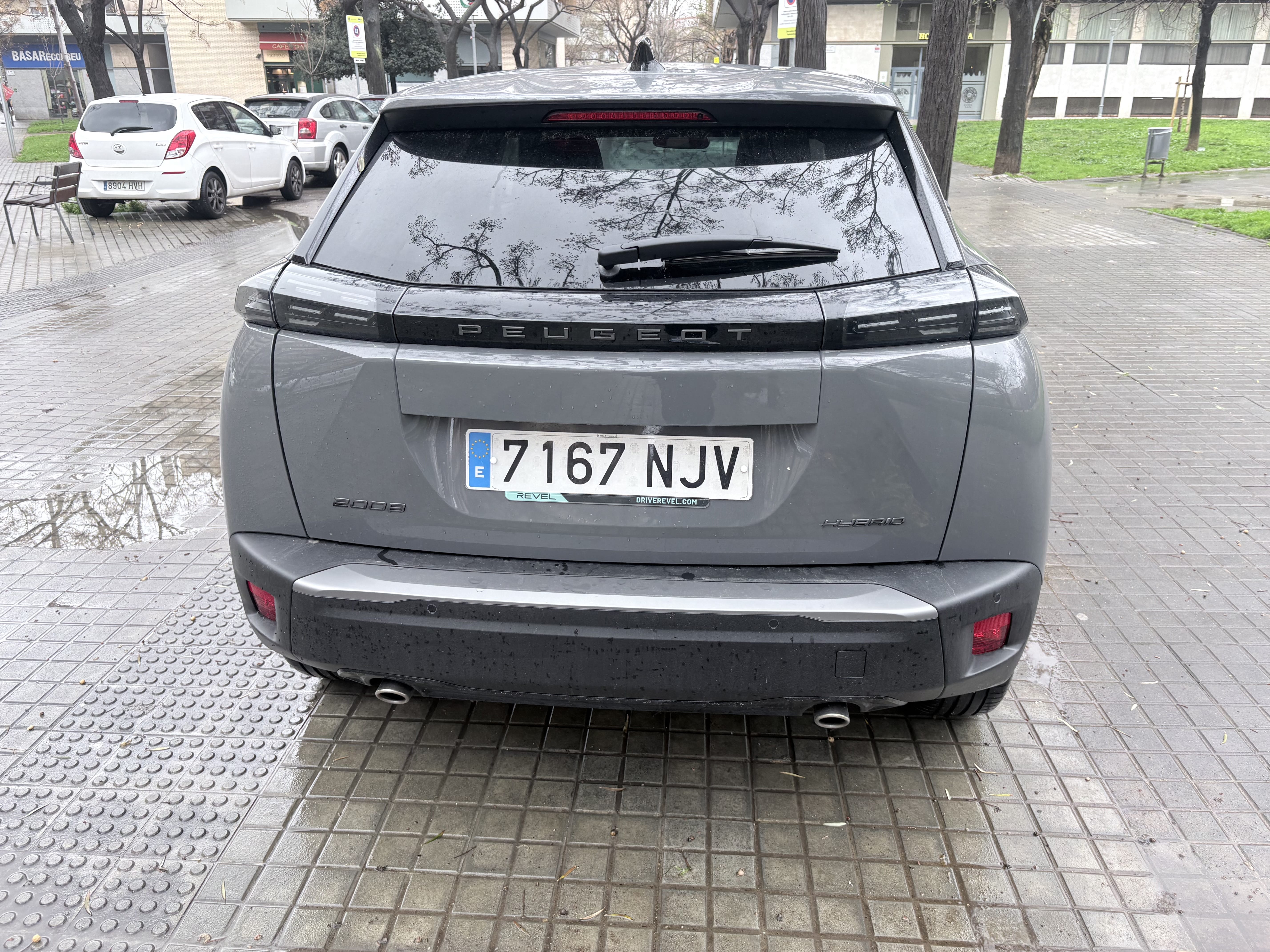 Peugeot 2008 Híbrido/gasolina with Air conditioning