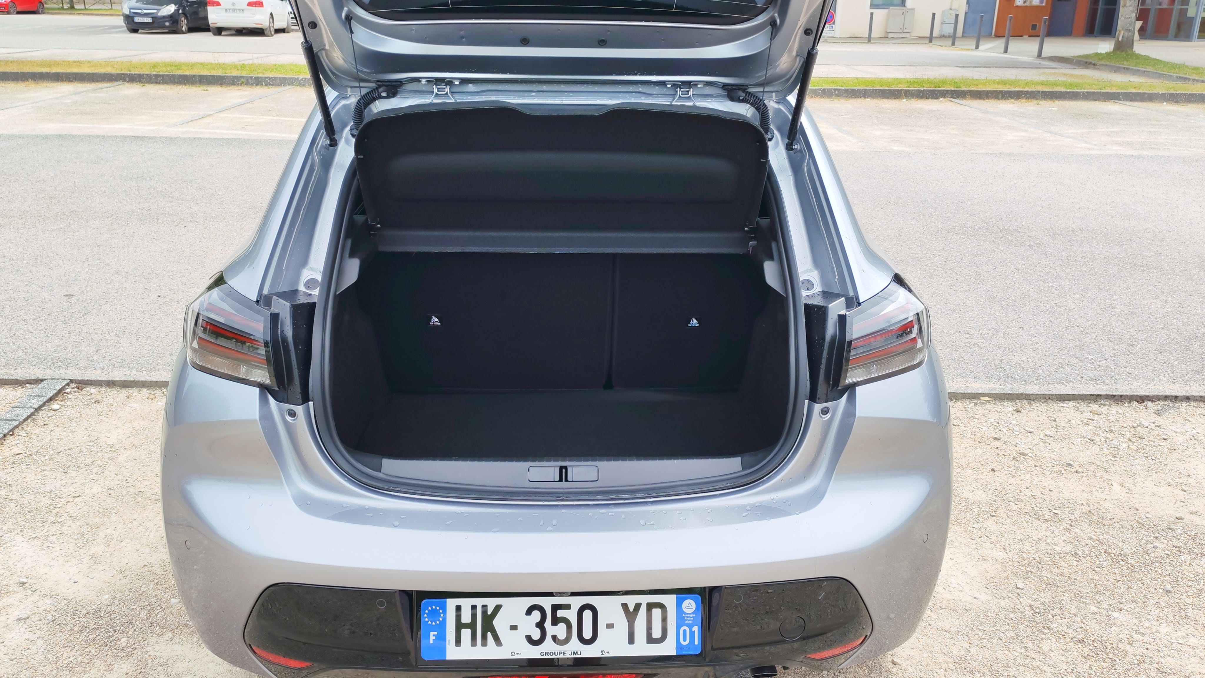 Peugeot 208 avec Siège bébé