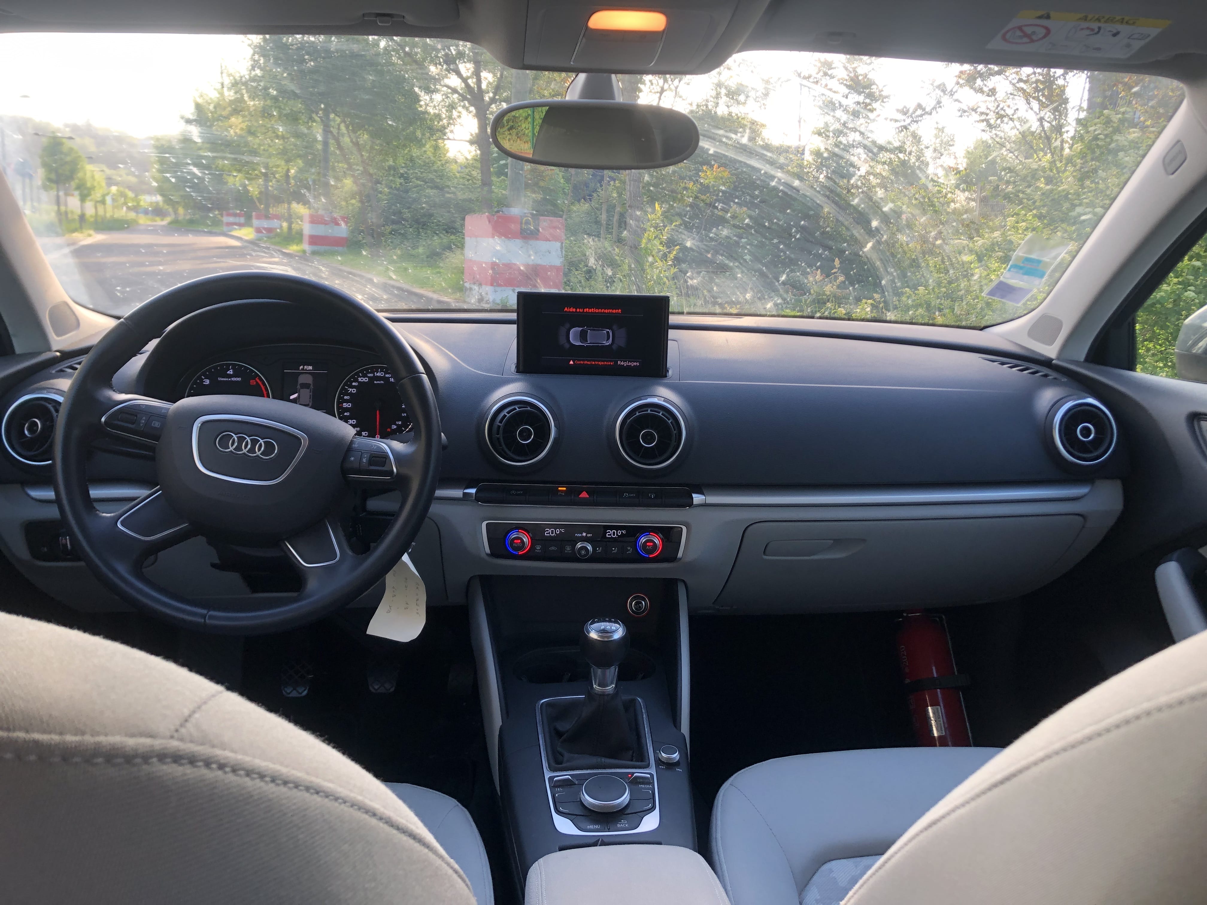 Audi A3 Sportback  Louez l’Audi A3 TDI – Sportivité, Confort & Économie à Bordeaux ! avec Audio Bluetooth