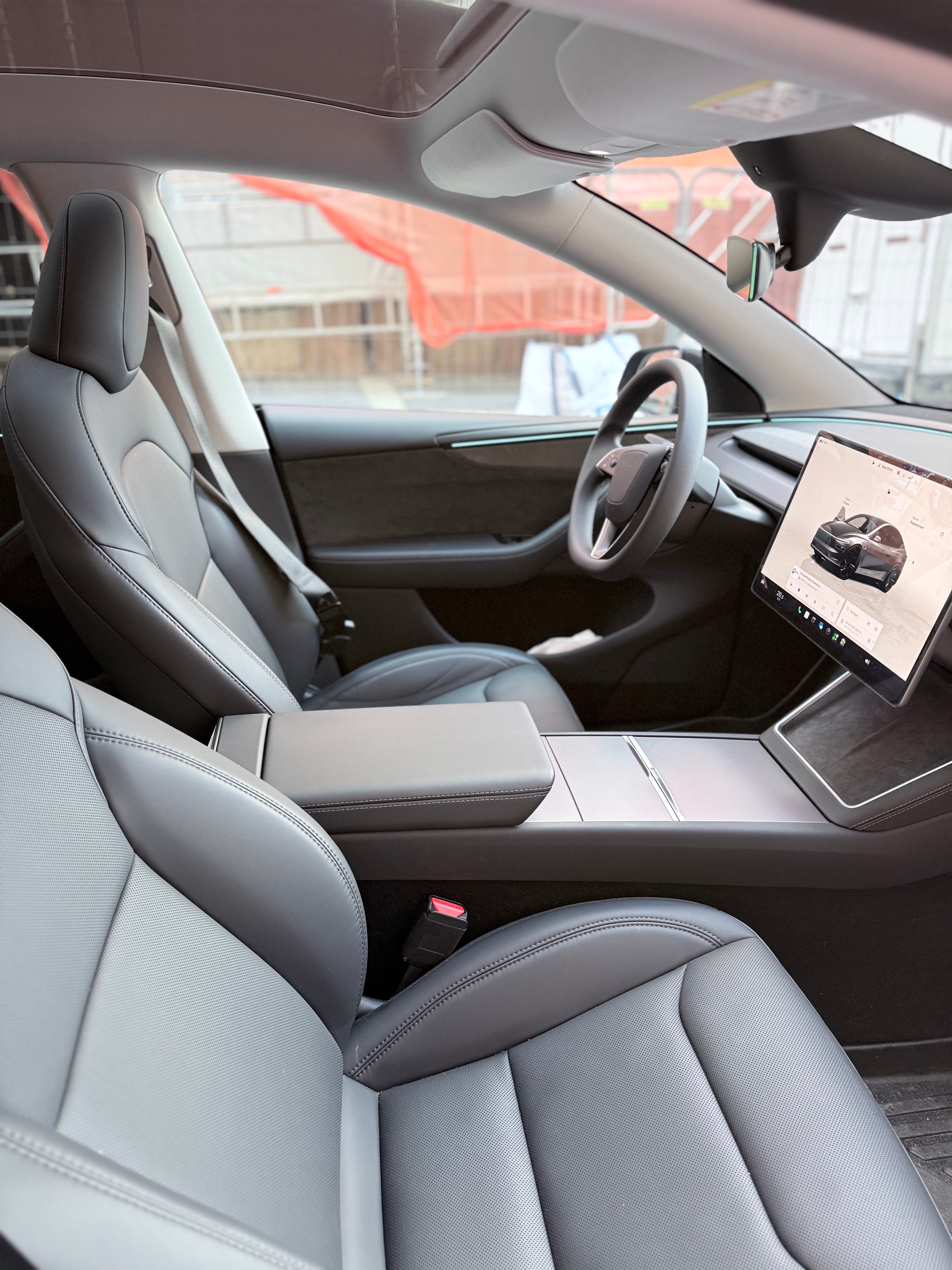 Tesla Model Y Long Range mit Klimaanlage