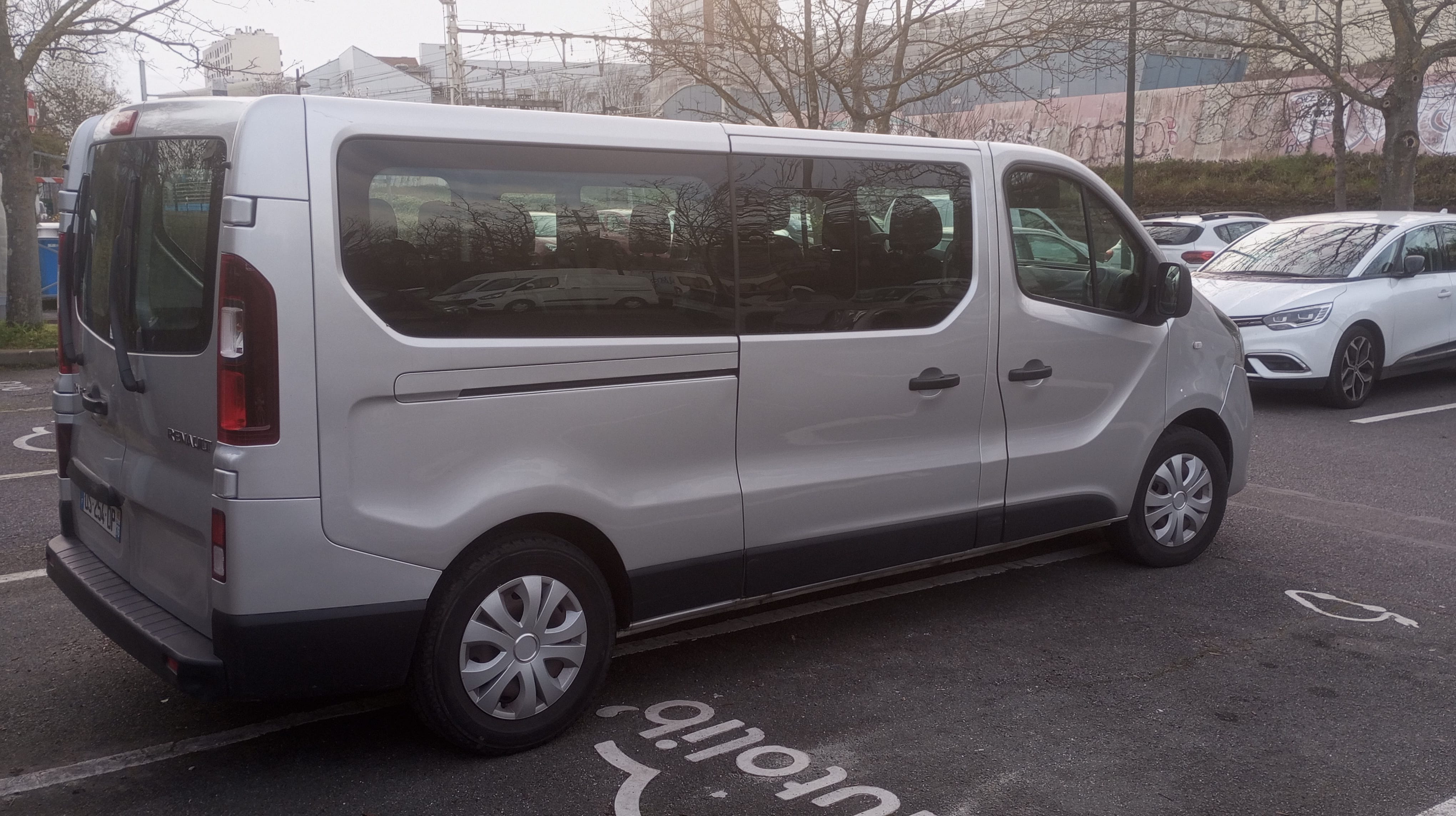 Renault Trafic Passenger 9 places avec Chaines
