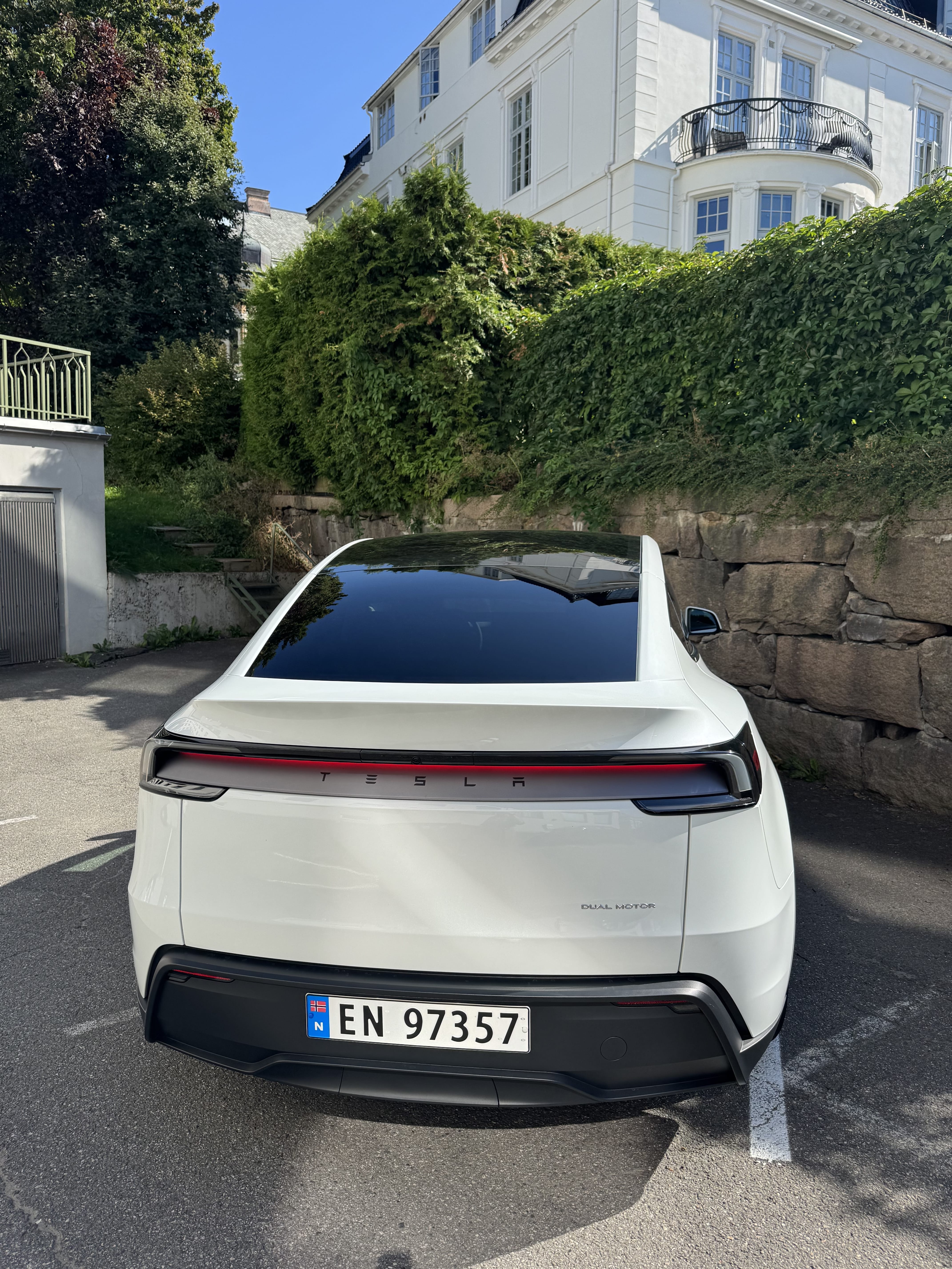 Tesla Model Y Long Range med Vinterdekk