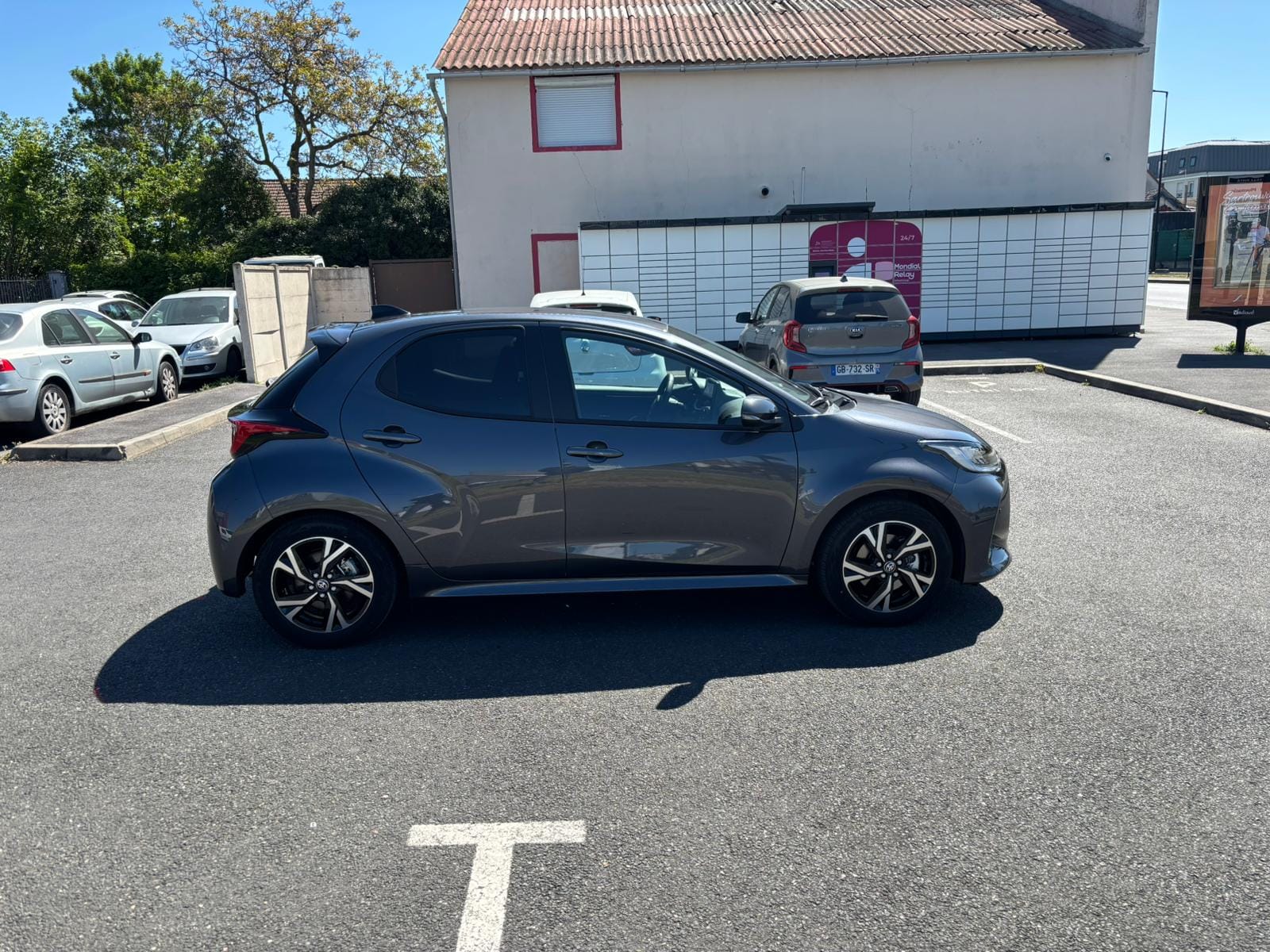 Toyota Yaris Hybride with Cruise control