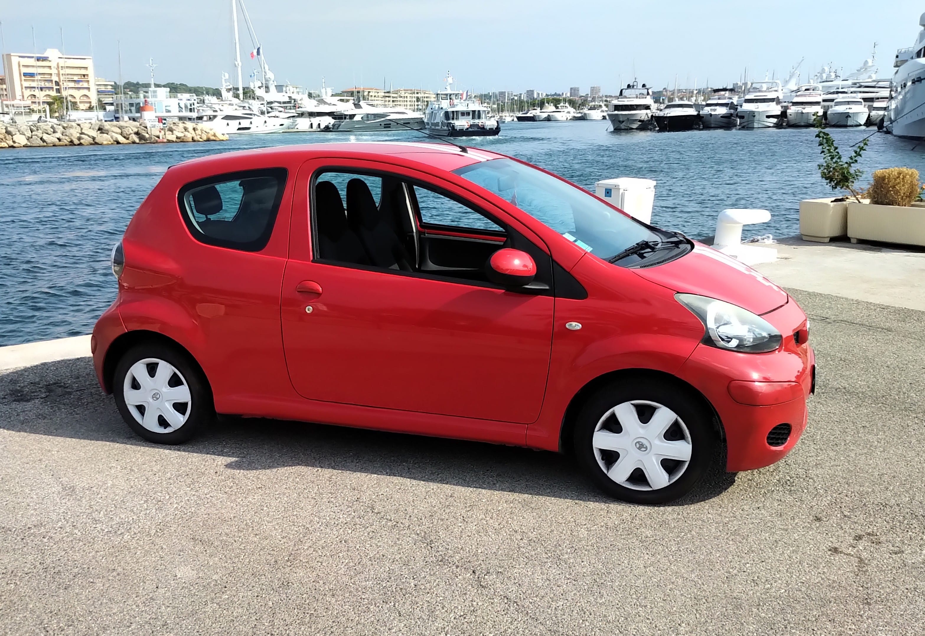 Toyota Aygo Livrée sur le lieu de votre choix avec Climatisation