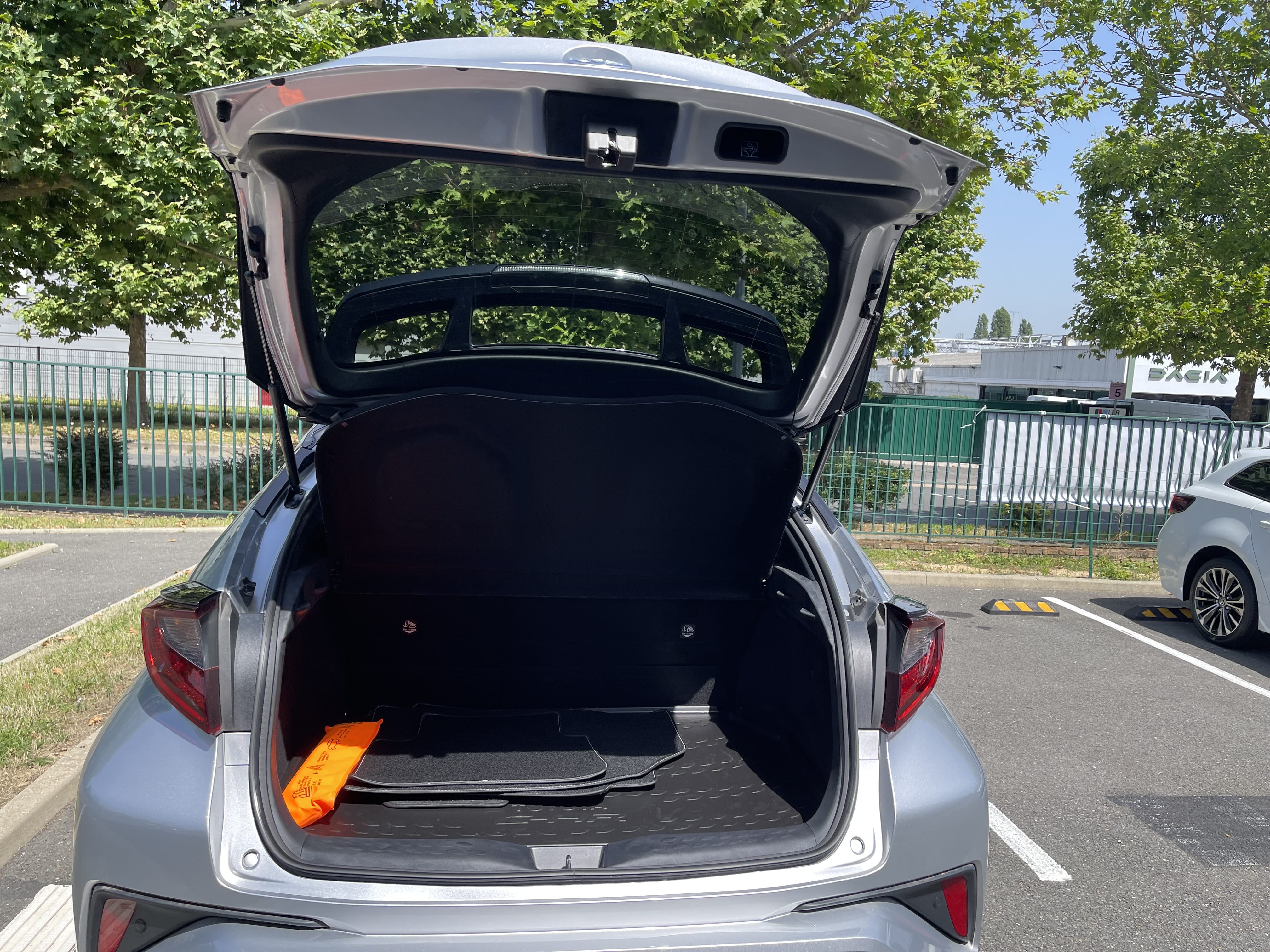 Toyota C-HR Hybrid avec Apple CarPlay