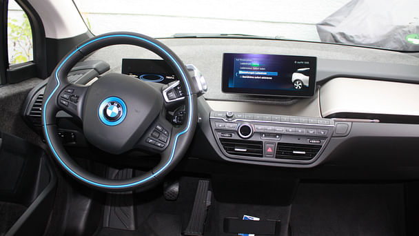 BMW i3 120Ah mit Navigationsgerät
