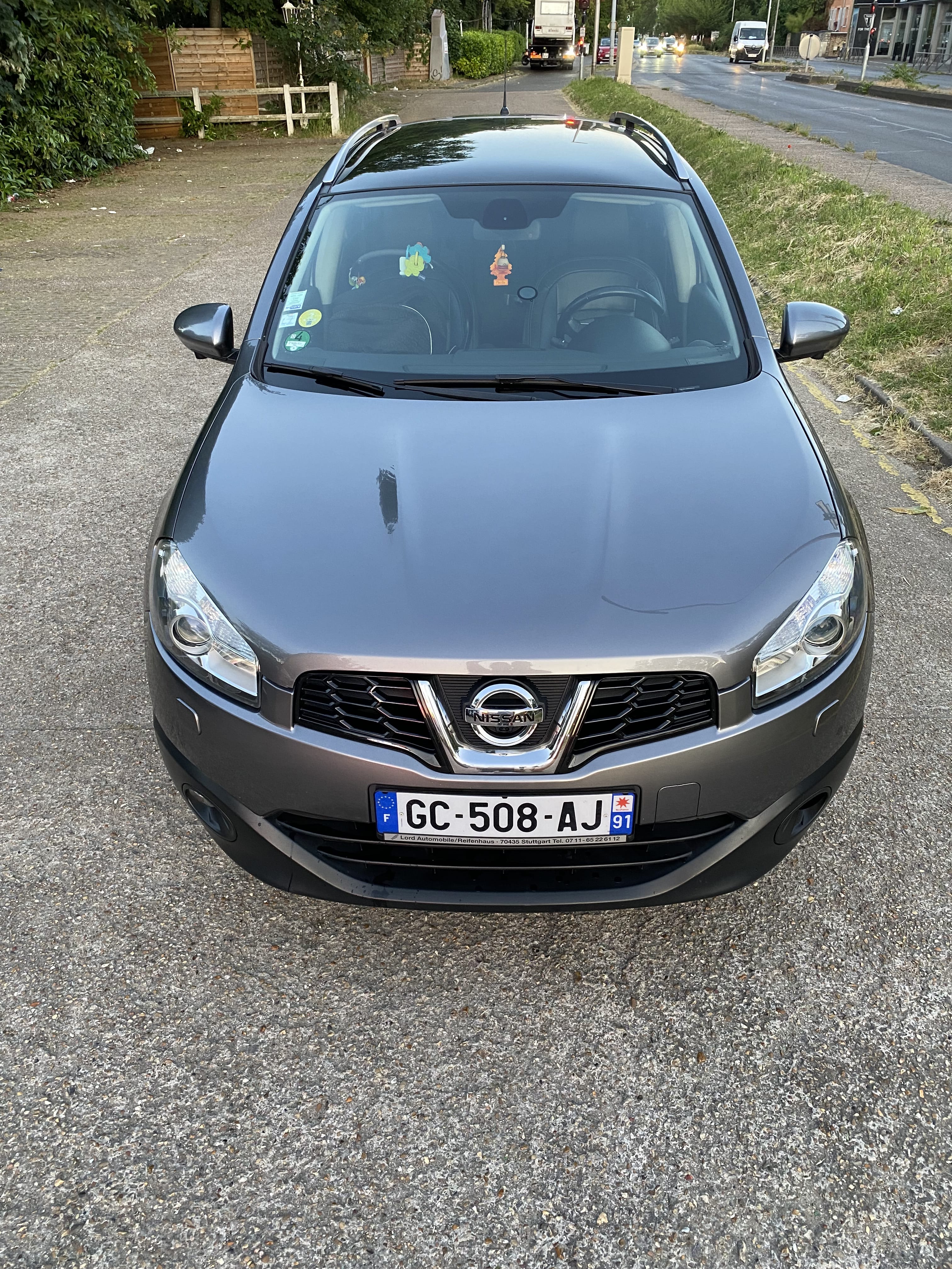 Nissan Qashqai+2 avec Dashcam