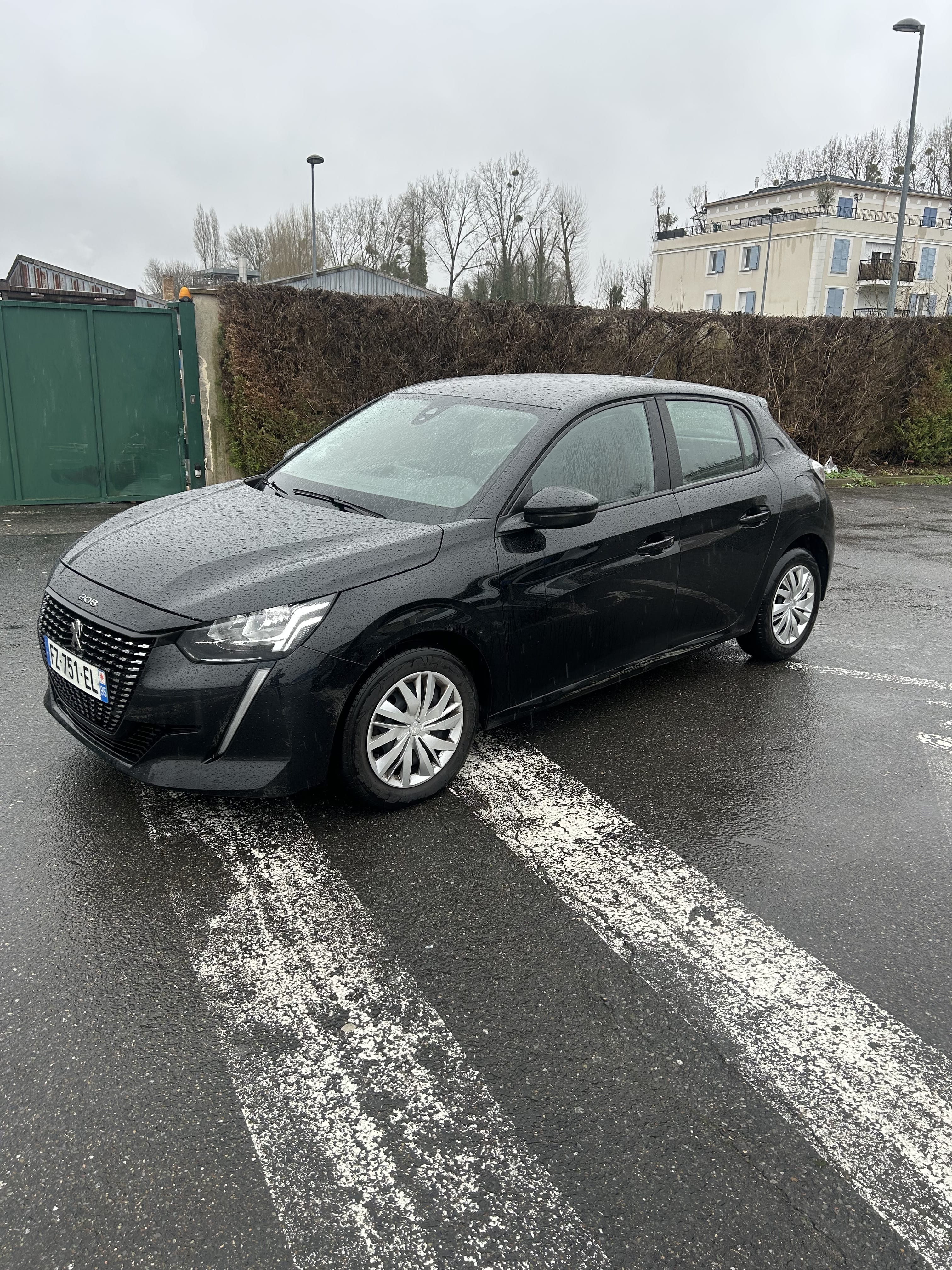 Peugeot 208 avec Apple CarPlay