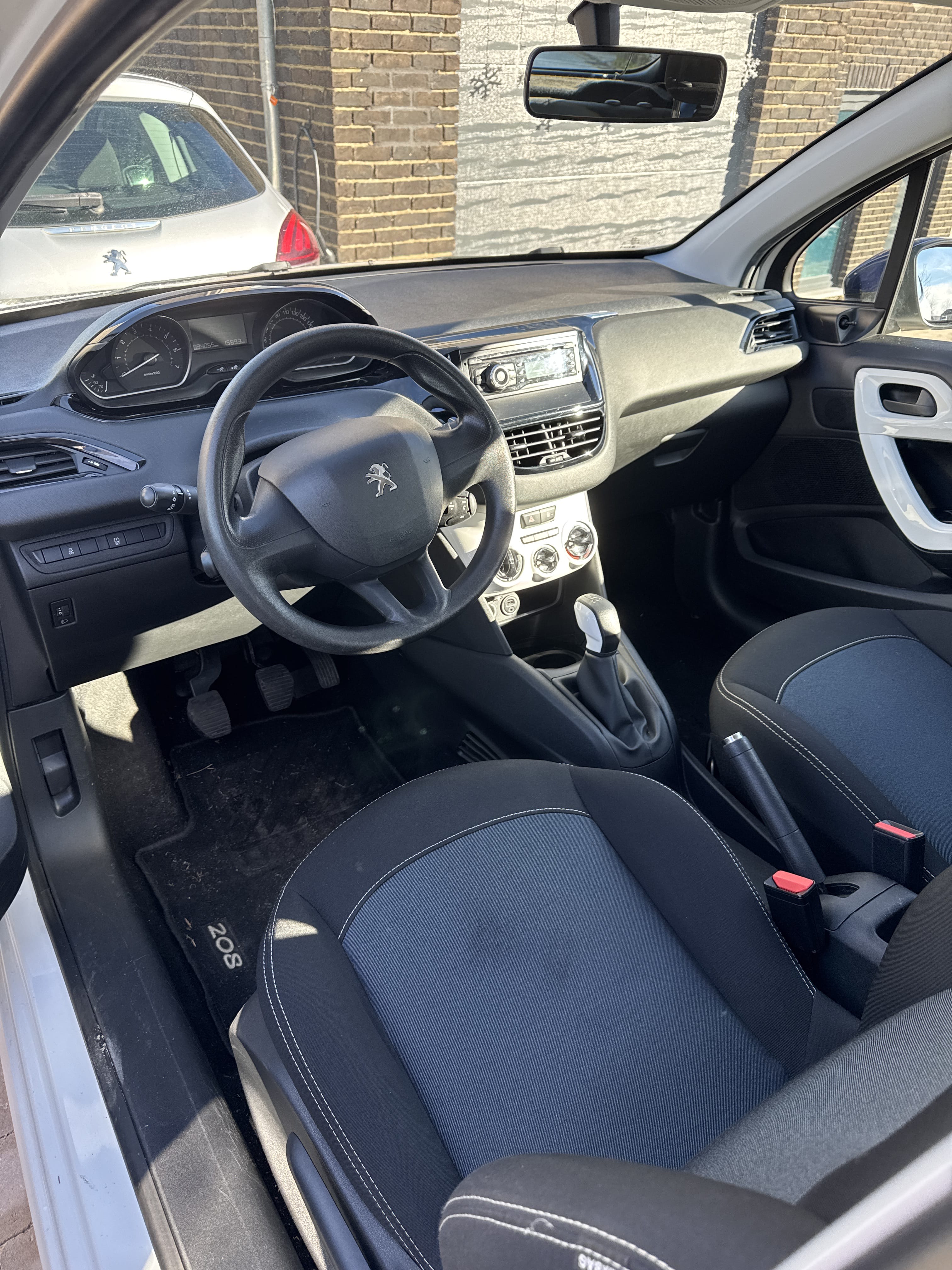 Peugeot 208 1.0 essence met Audio- / iPod-ingang