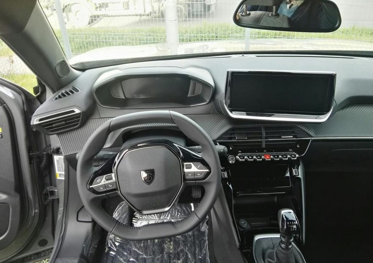 Peugeot 2008 avec GPS