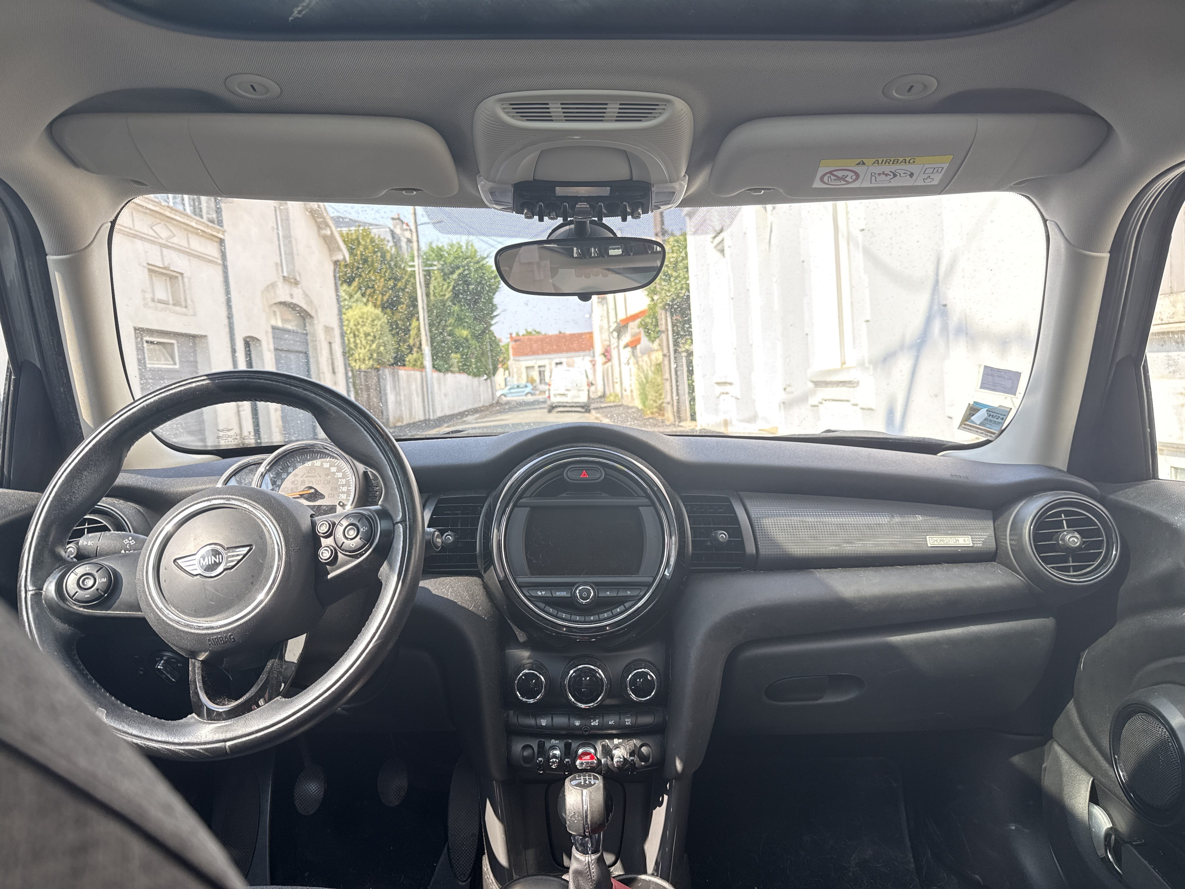 Mini Cooper 5 portes avec GPS