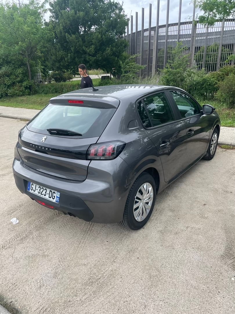 Peugeot 208 avec GPS