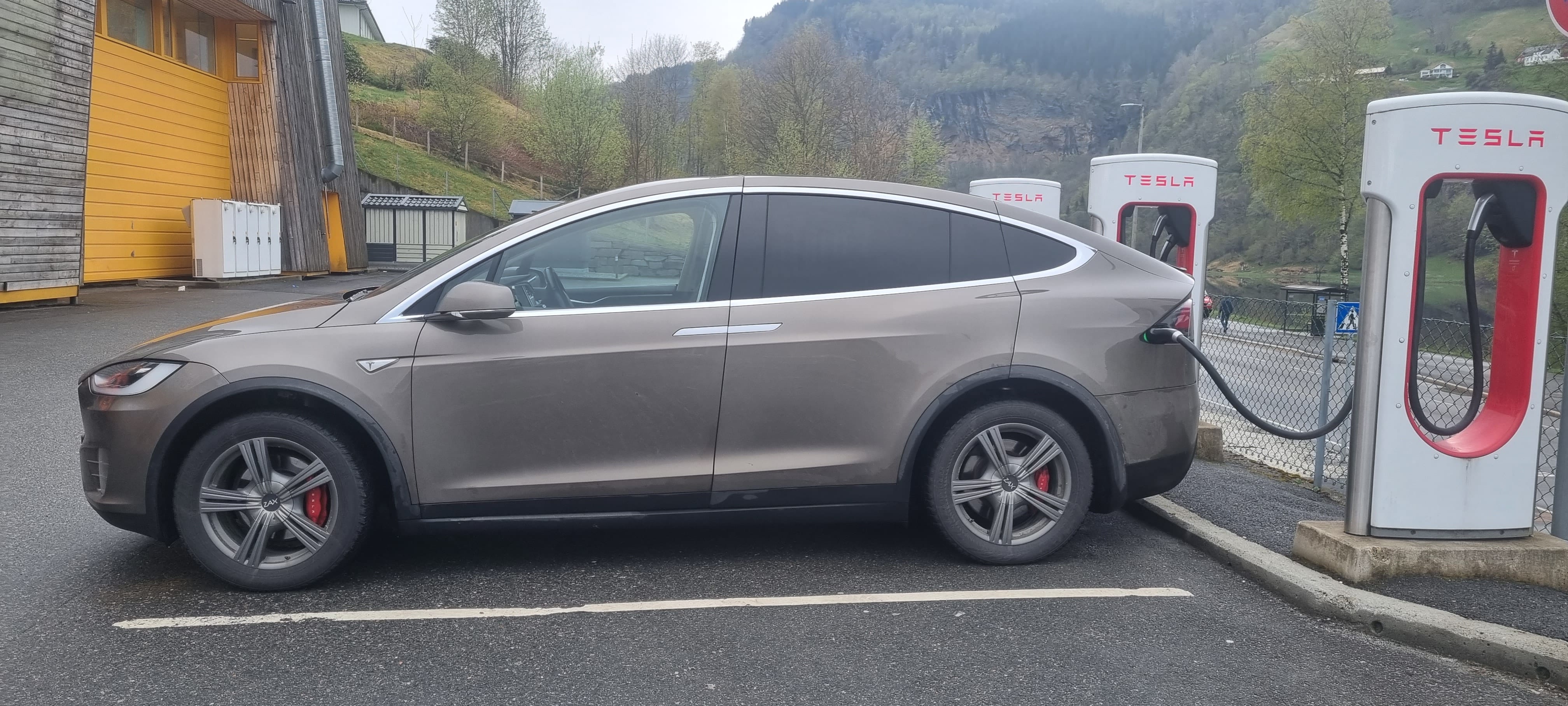Tesla Model X ,7 seter, Gratis Superlading hos Tesla. med Aircondition