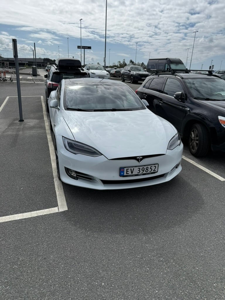 Tesla Model S med Apple CarPlay