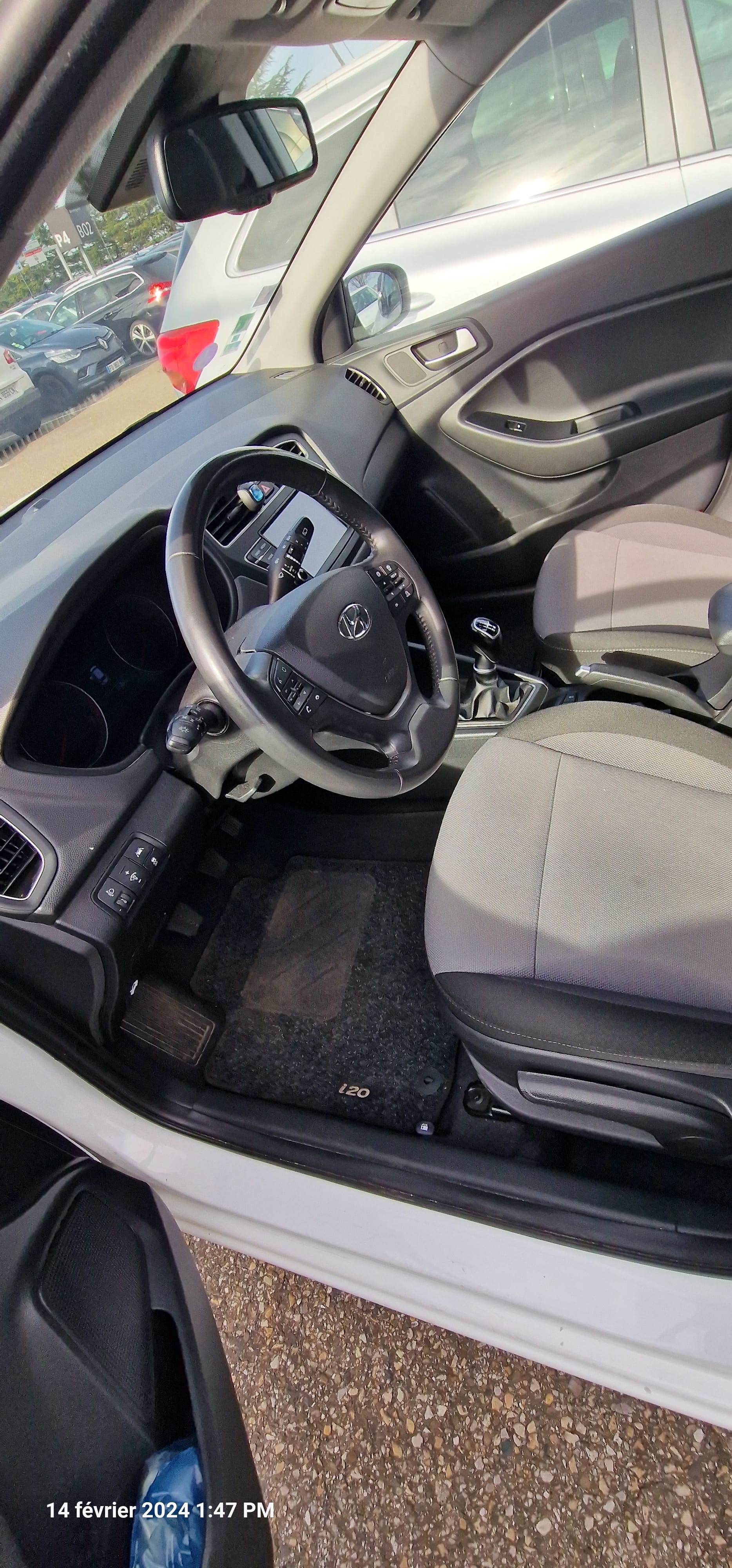 Hyundai i20 1.O 100 CV avec GPS