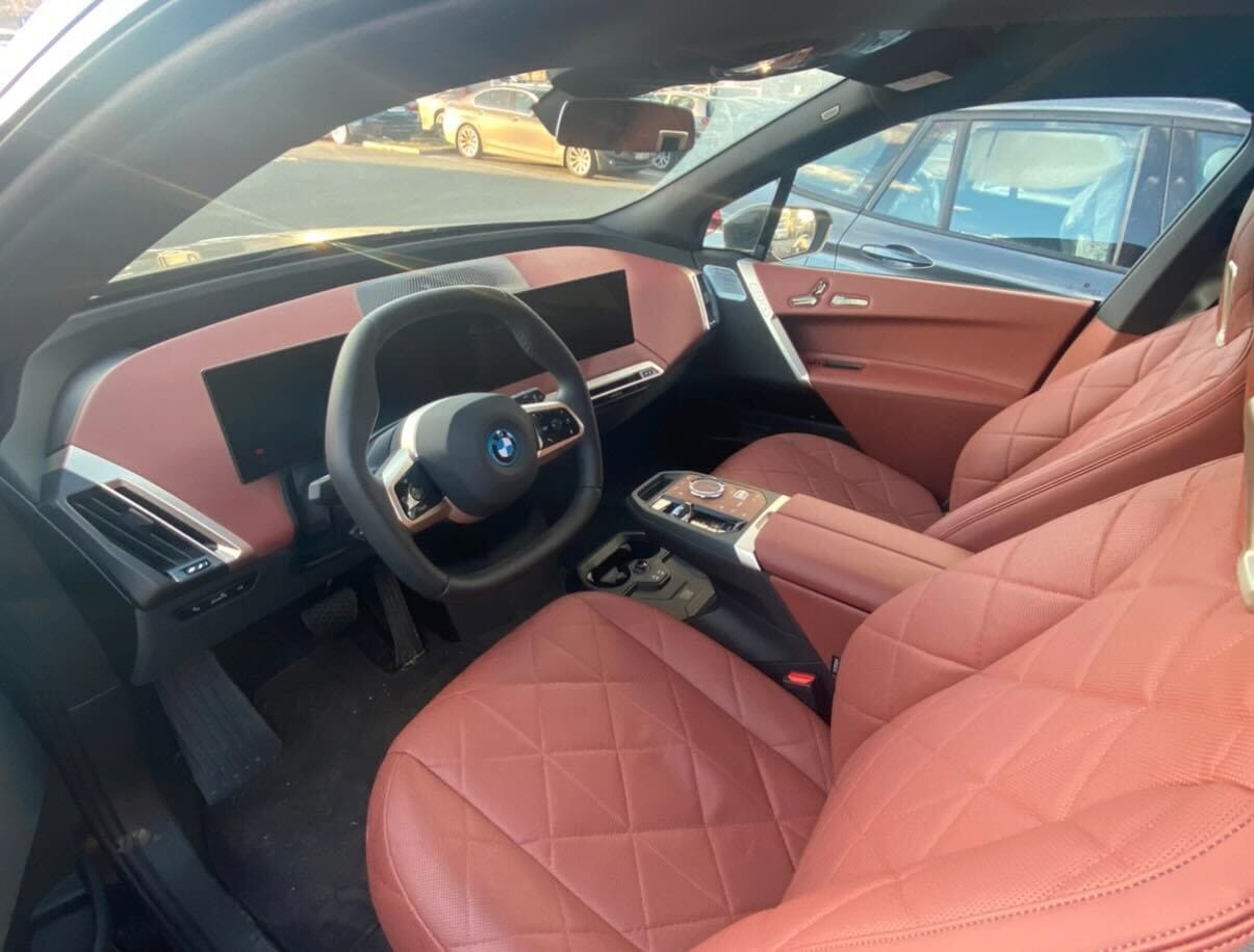 BMW iX xDrive50 med Cruisekontroll