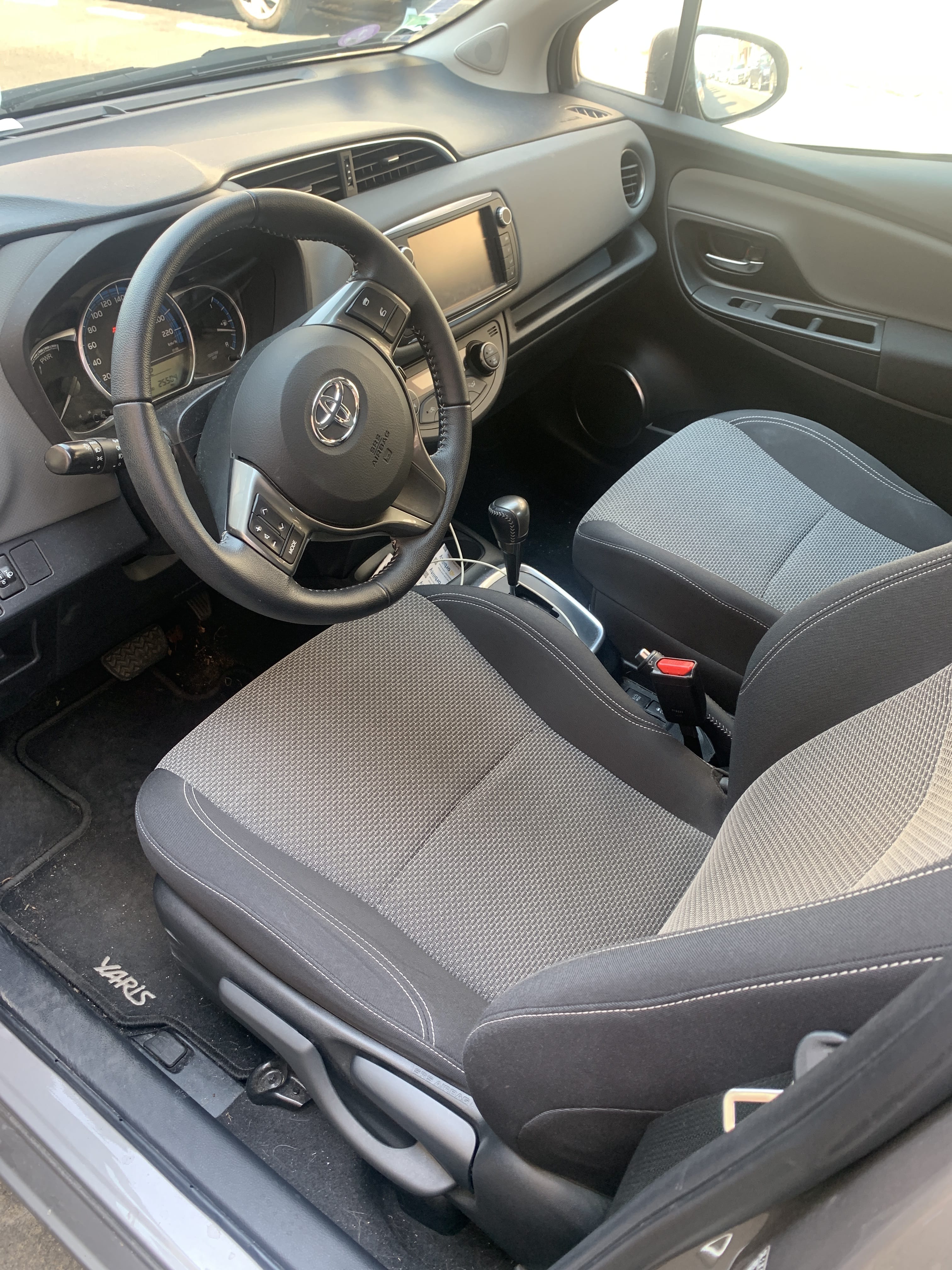 Toyota Yaris Hybride avec Régulateur de vitesse