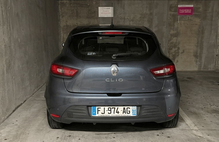 Renault Clio FJ974AG avec GPS
