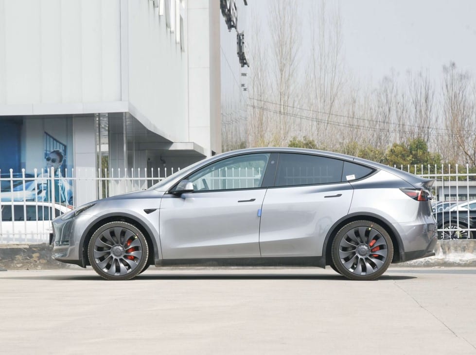 Tesla Model Y Performance med Aircondition