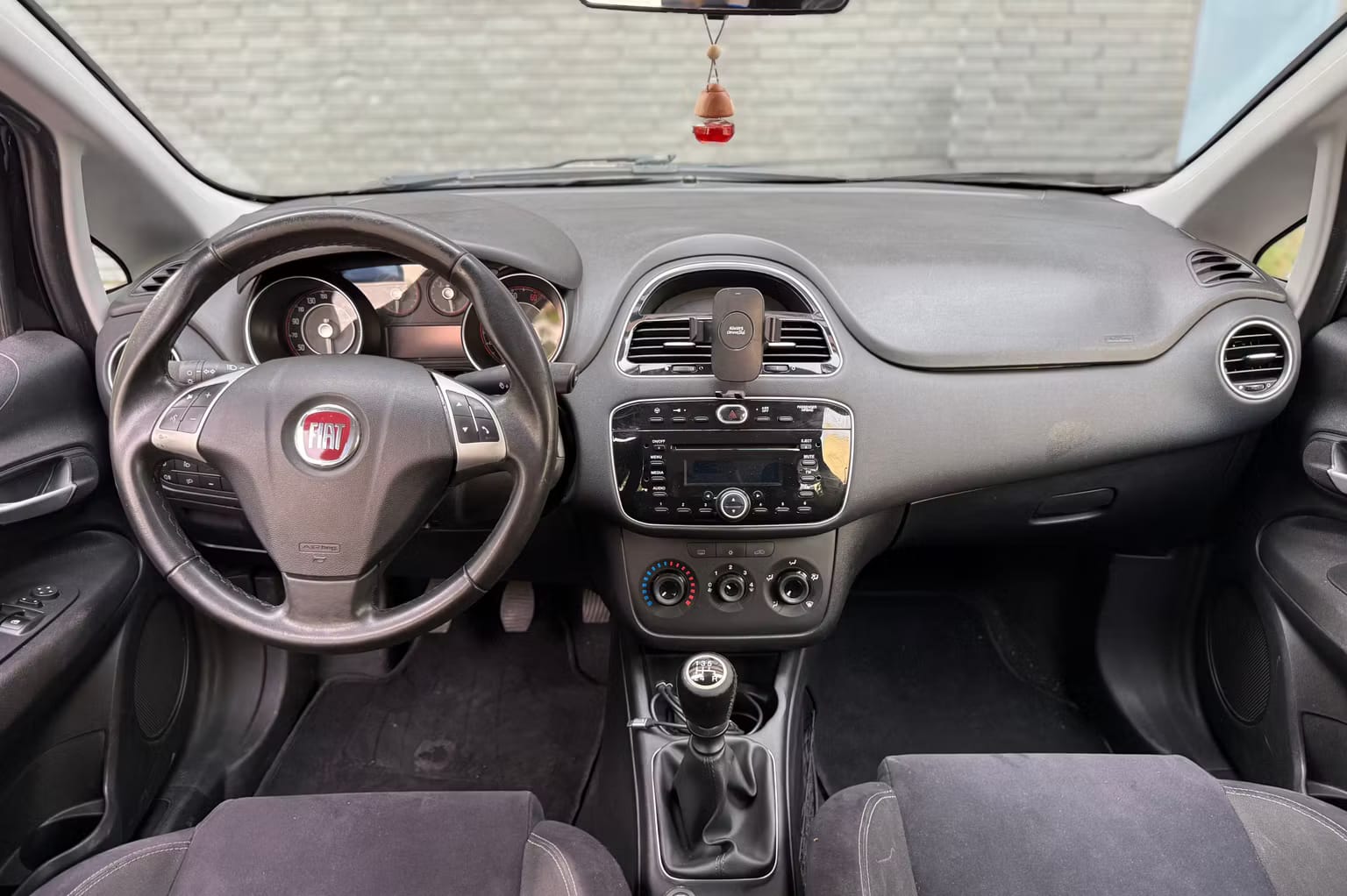 Fiat Punto Easy - económico, cómodo y perfecto para ciudad o escapadas