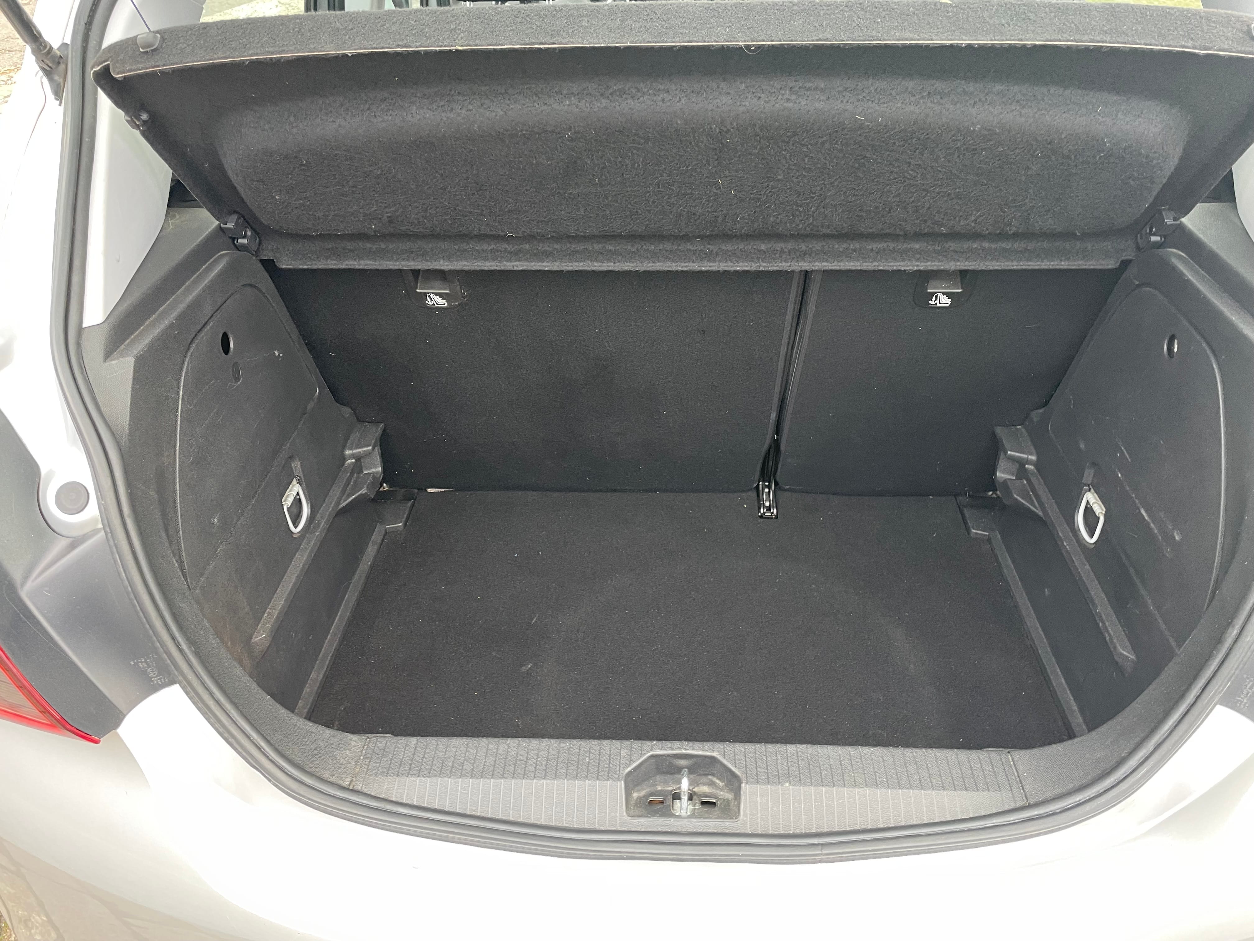 Opel Corsa Essence E85 avec Attelage