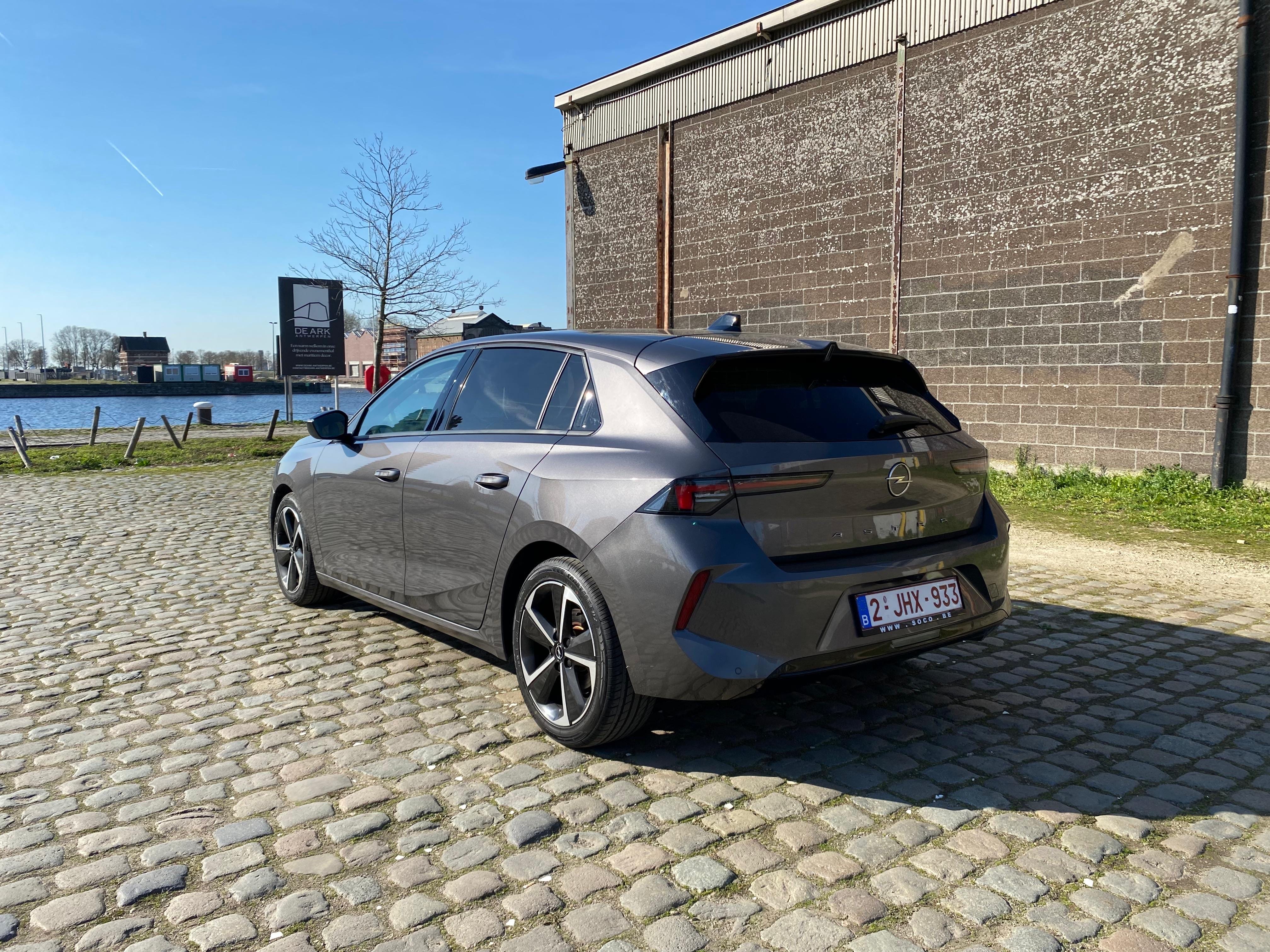 Opel Astra met Achteruitrijcamera
