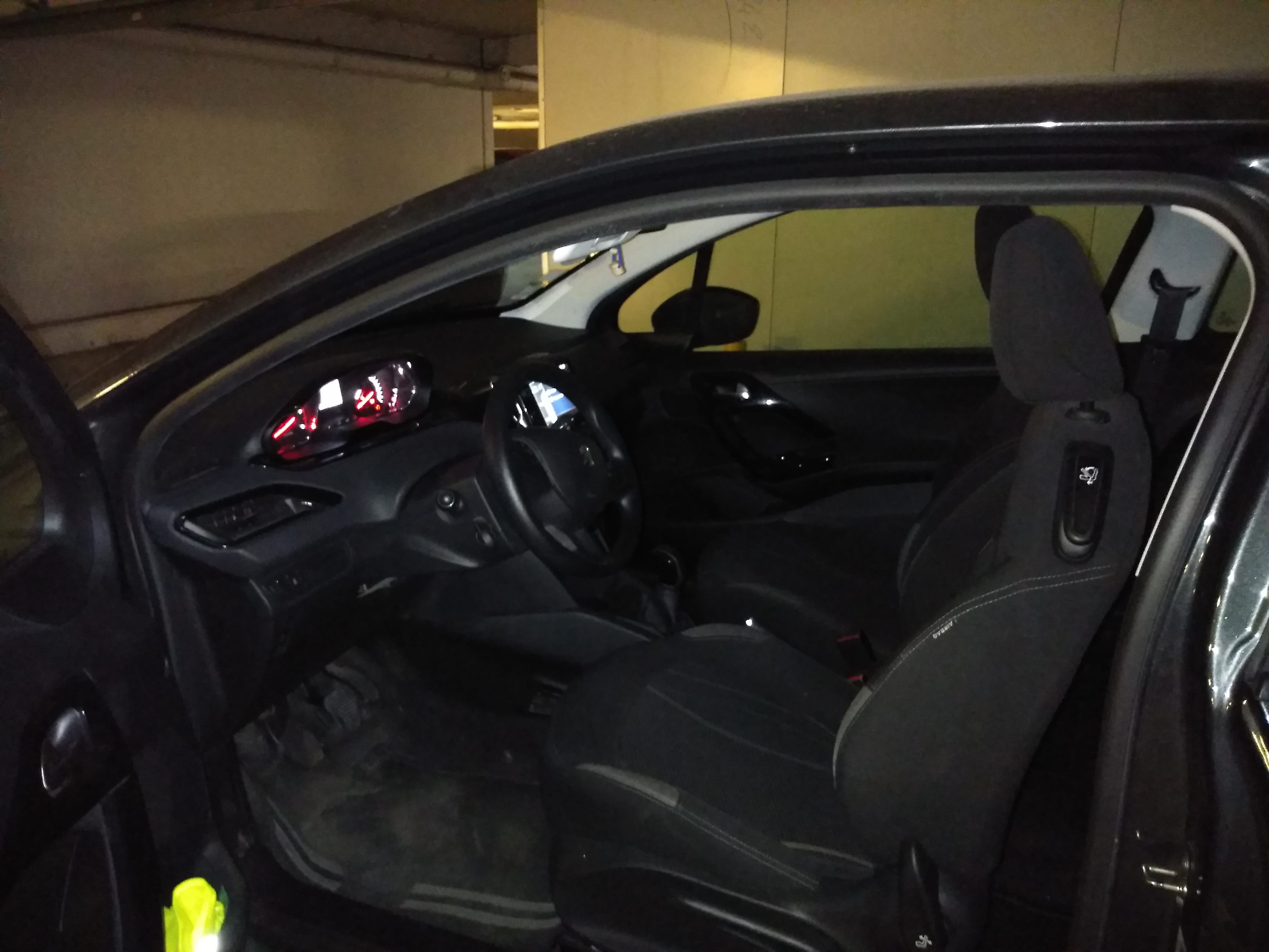 Peugeot 208 avec Entrée audio / iPod