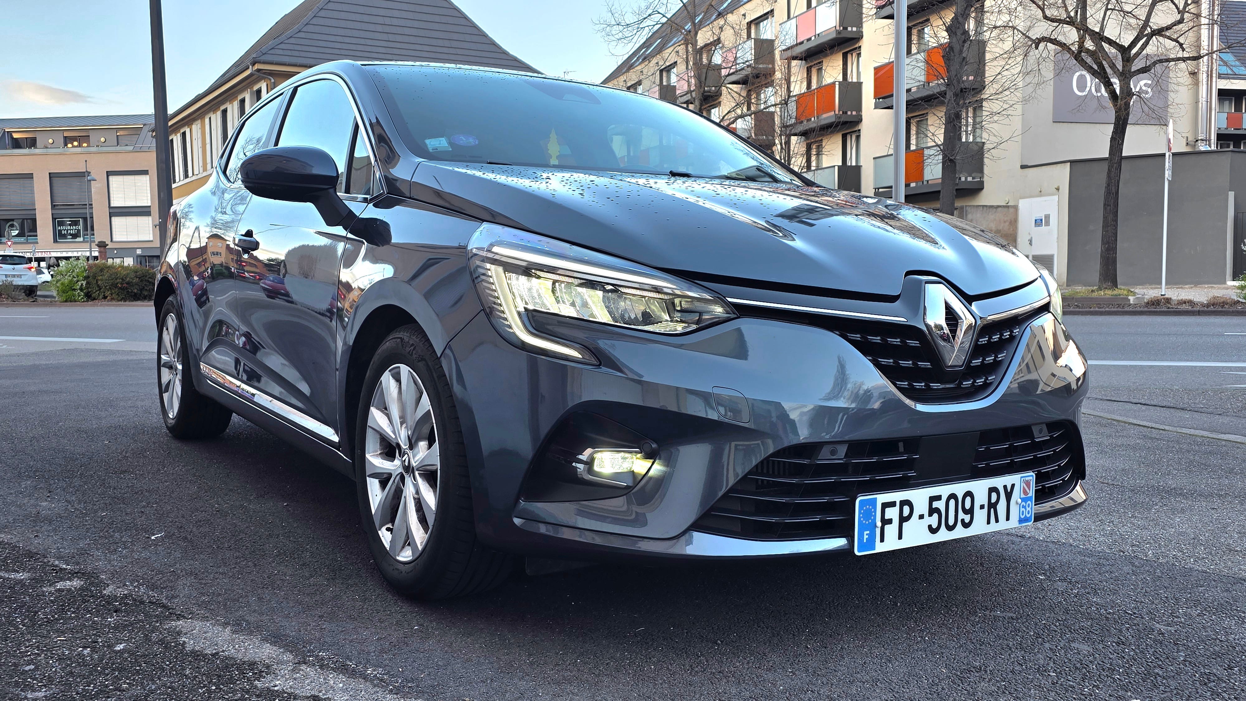 Renault Clio  CLIM - CAMERA - CARPLAY - Disponible 24h/24, 2020, Essence 95
