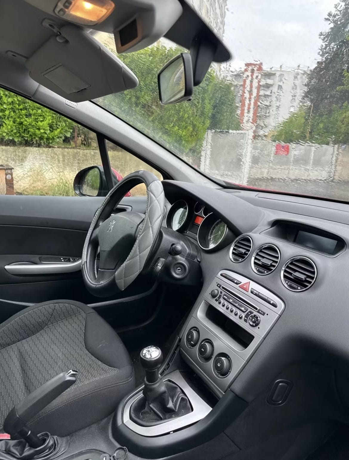 Peugeot 308 SW with Baby seat