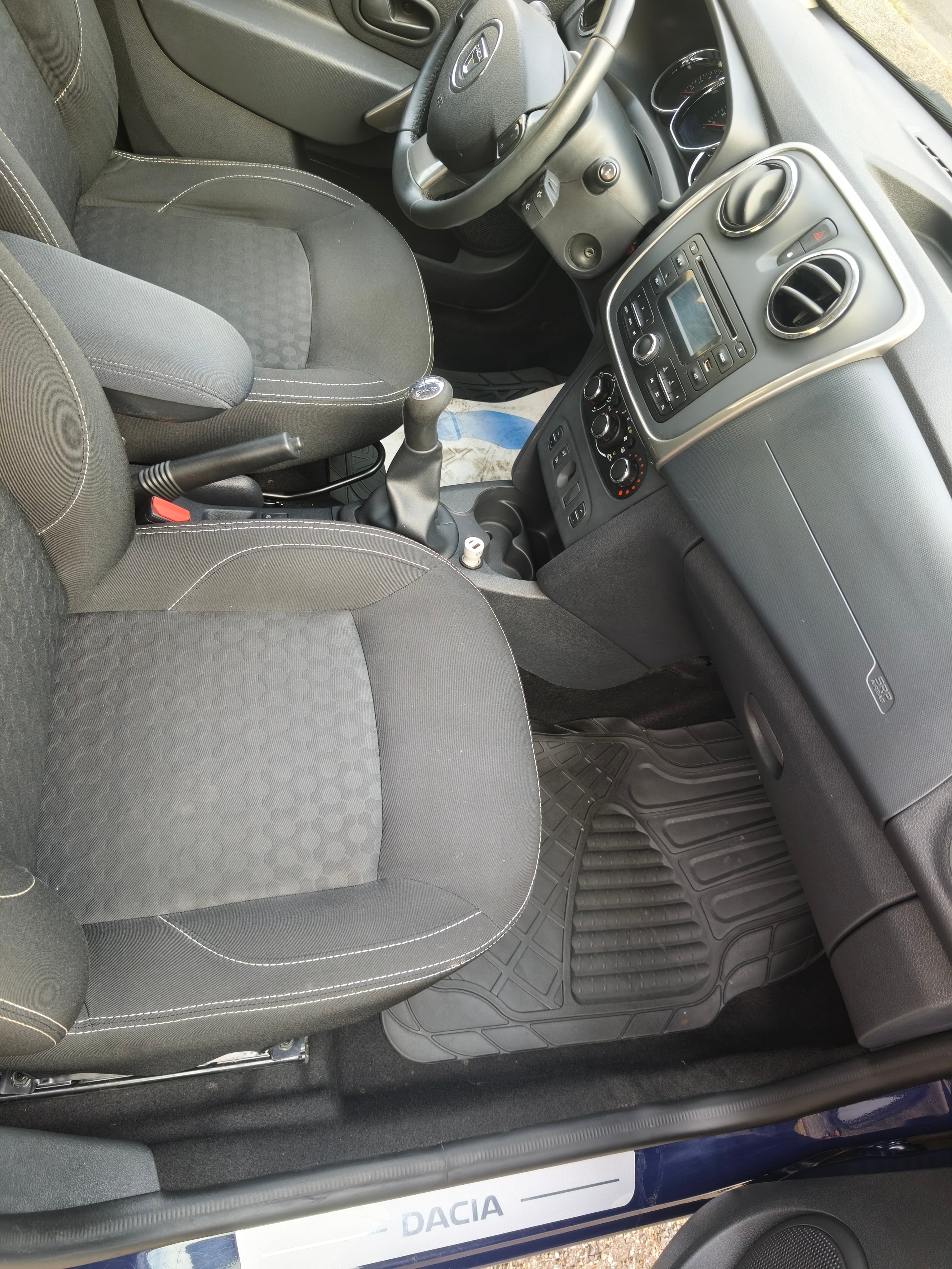 Dacia Logan avec Siège bébé