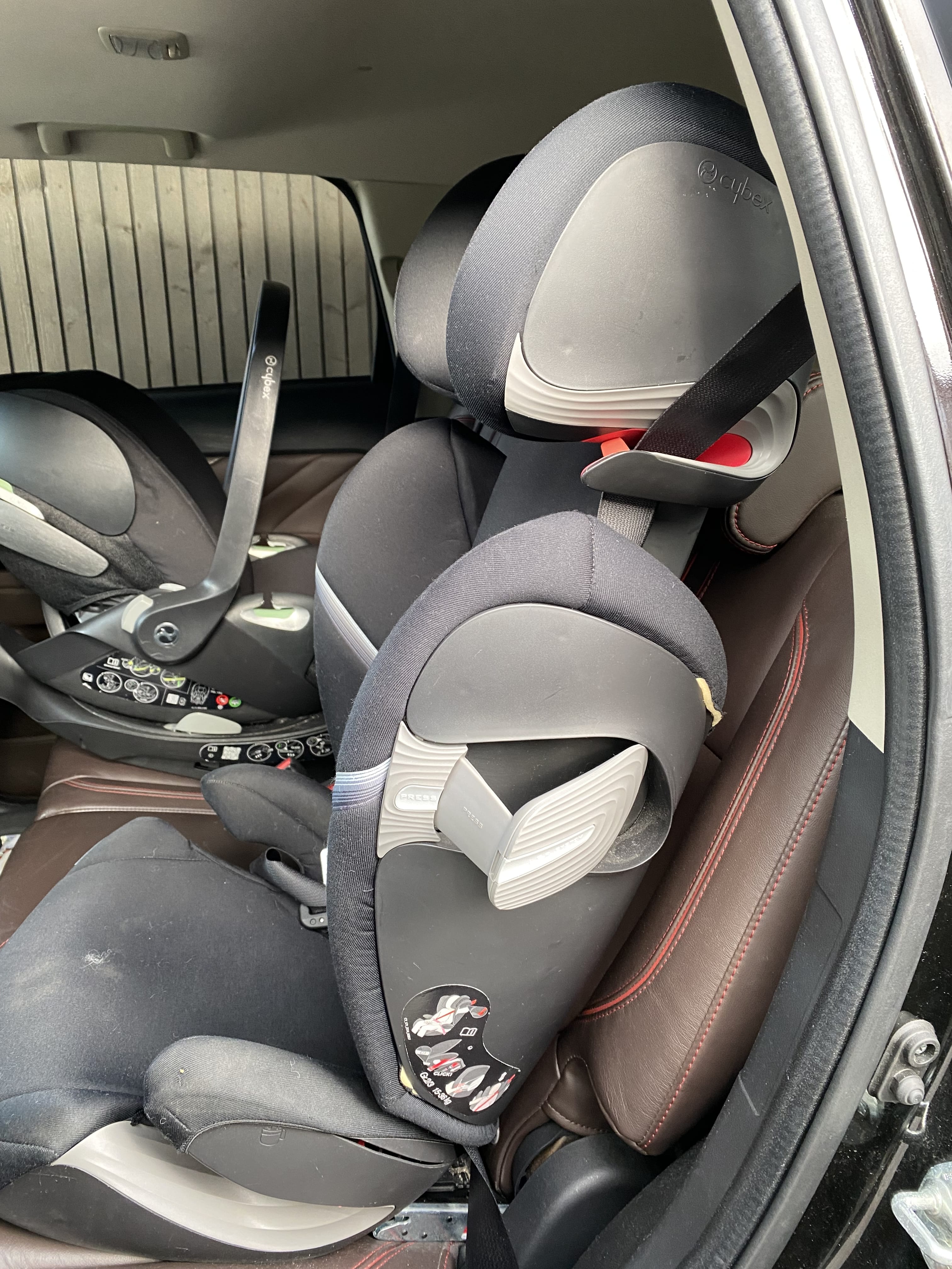 Mitsubishi Outlander Hybrid with Baby seat