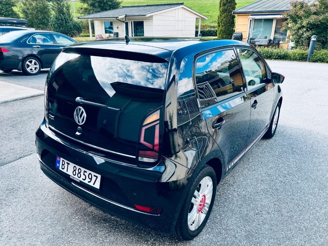 Volkswagen Up! with Cruise control