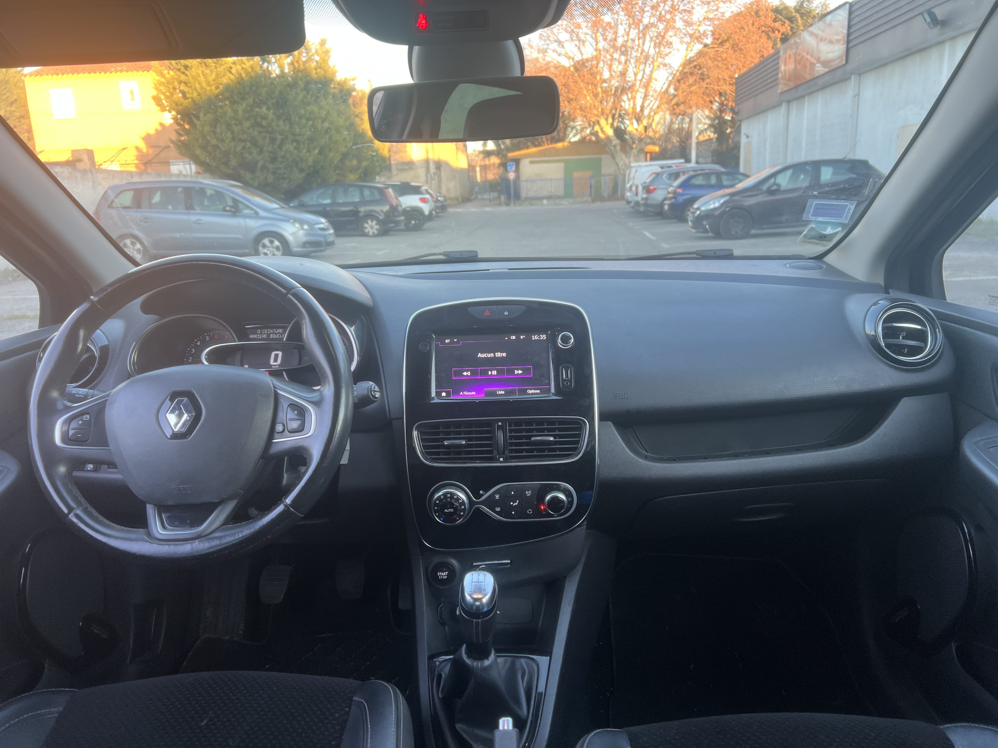 Renault Clio 09 TCE ESSENCE avec Régulateur de vitesse
