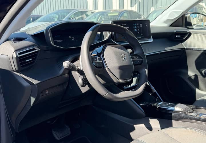 Peugeot 208 avec GPS