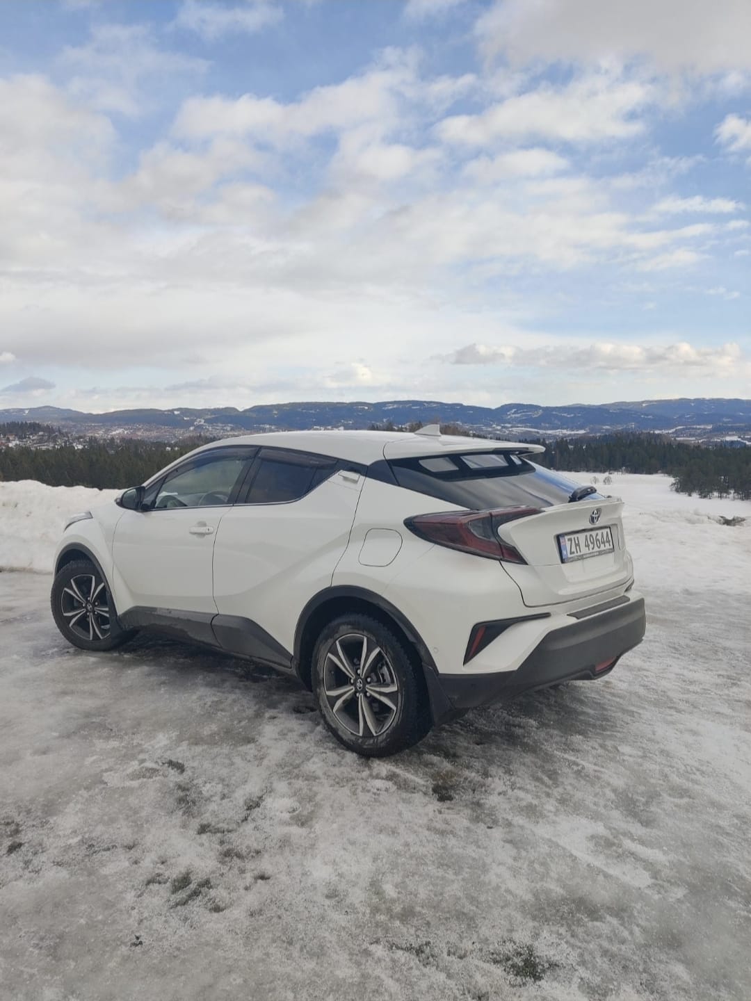 Toyota C-HR Hybrid, 2017, Blyfri 95 / Elektrisk (hybrid), automatisk