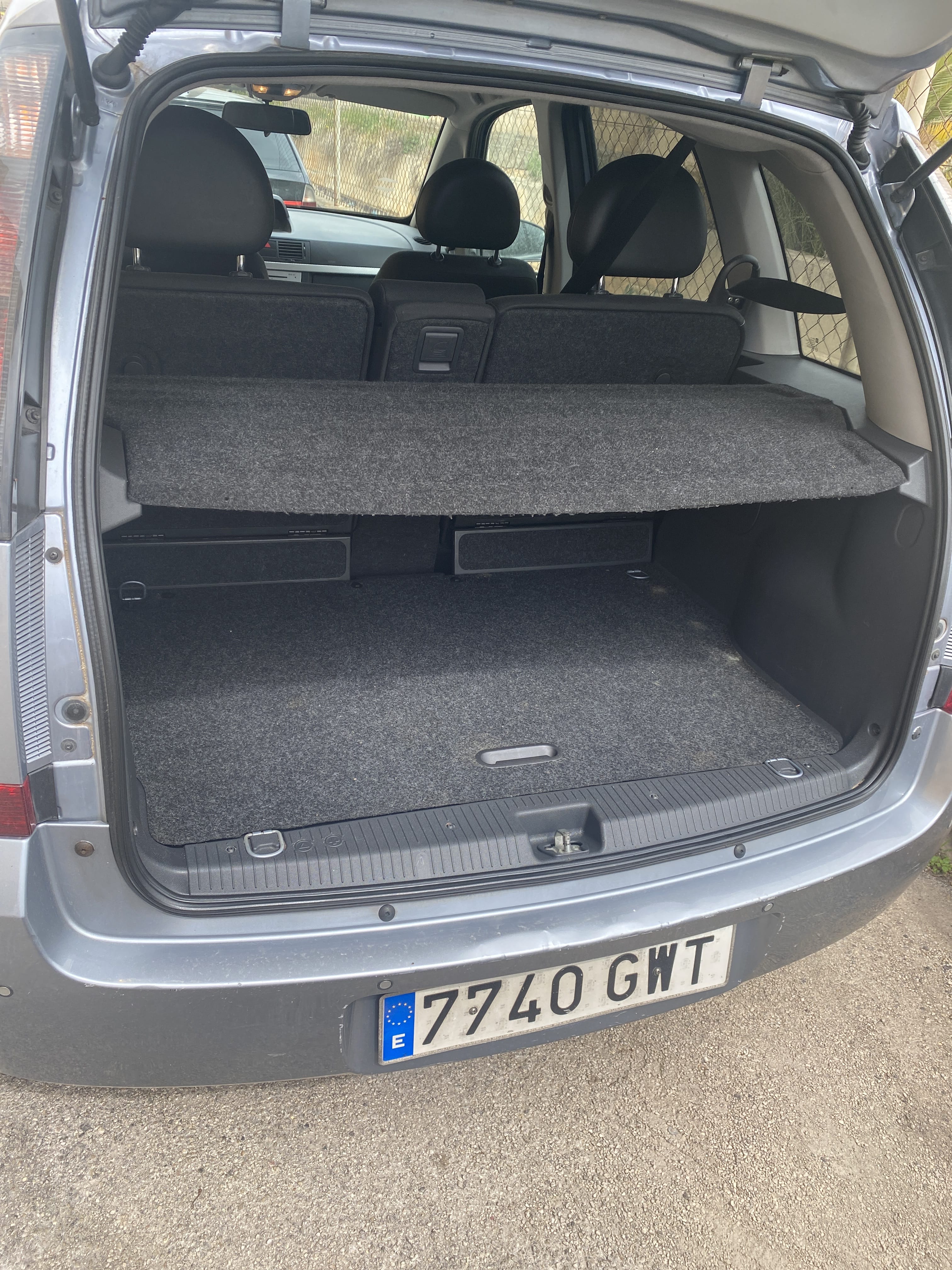 Opel Meriva avec Entrée audio / iPod