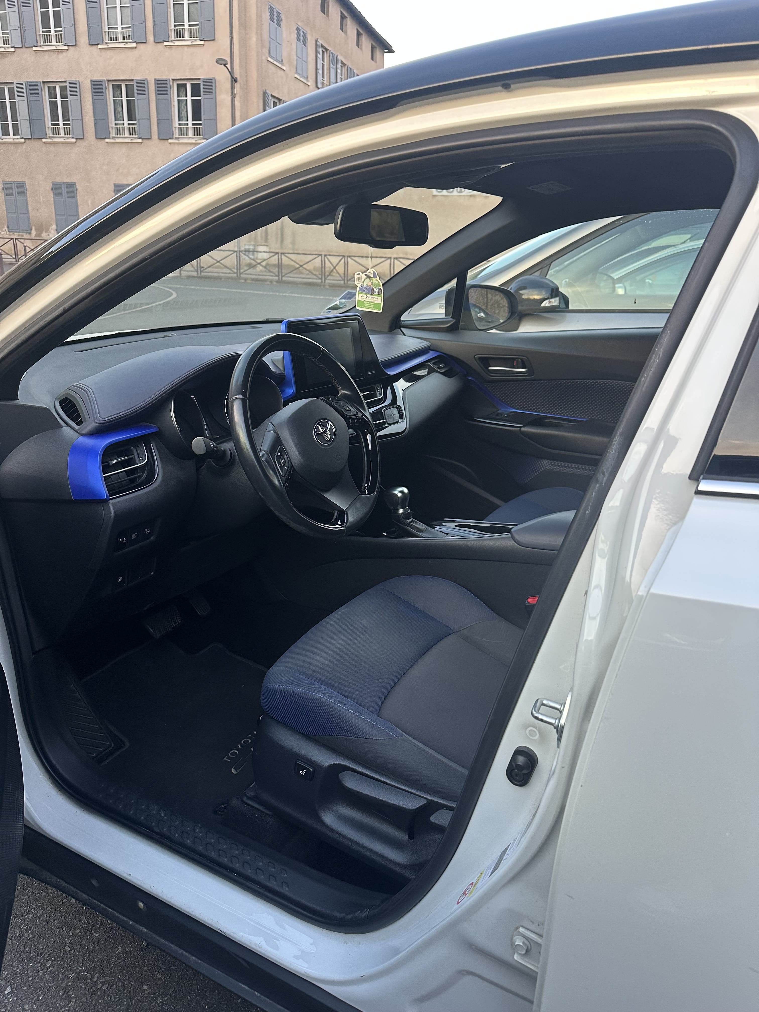 Toyota C-HR Hybrid avec Entrée audio / iPod