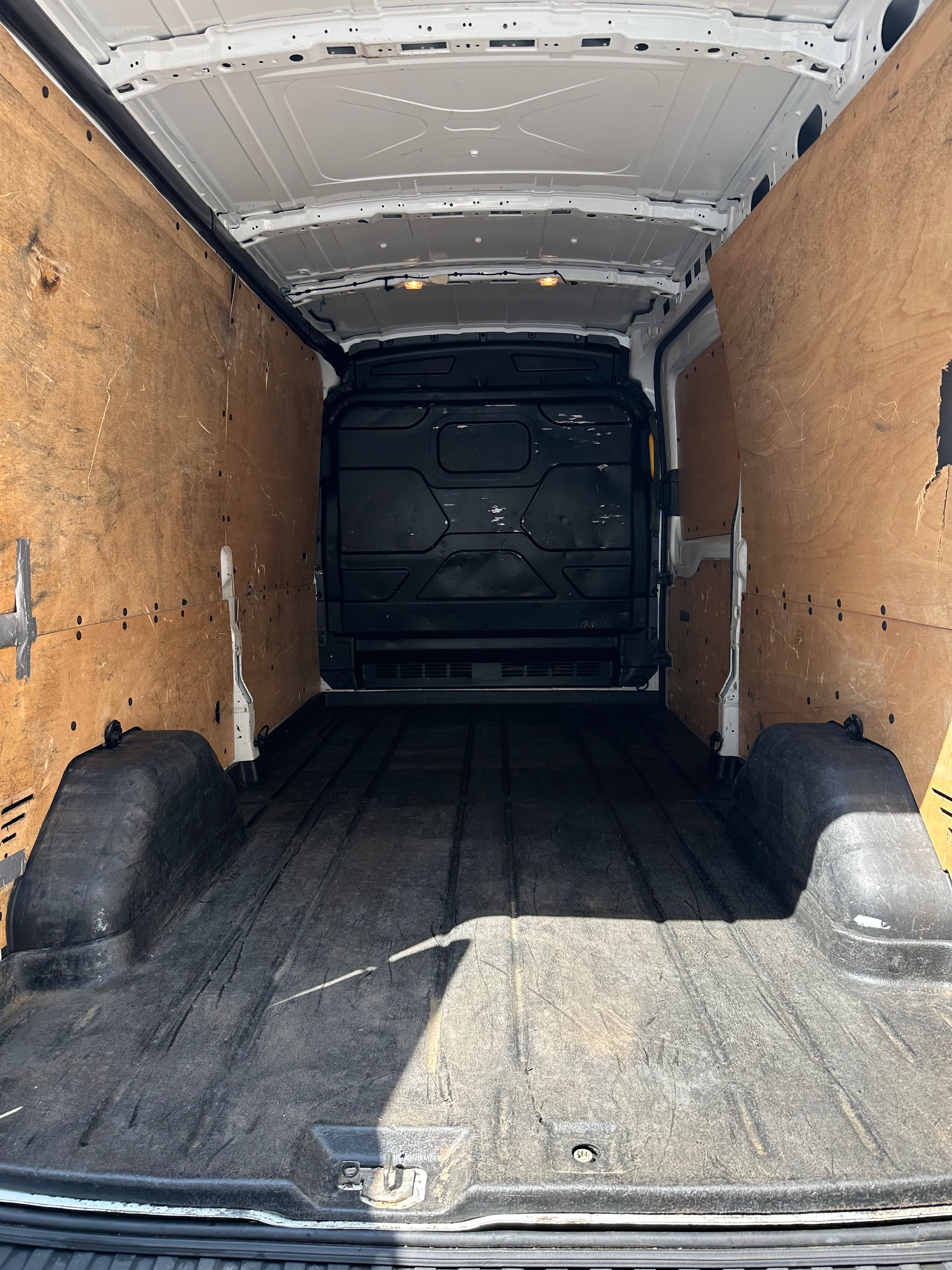 Ford Transit 350 mit USB-Ladeanschlüsse