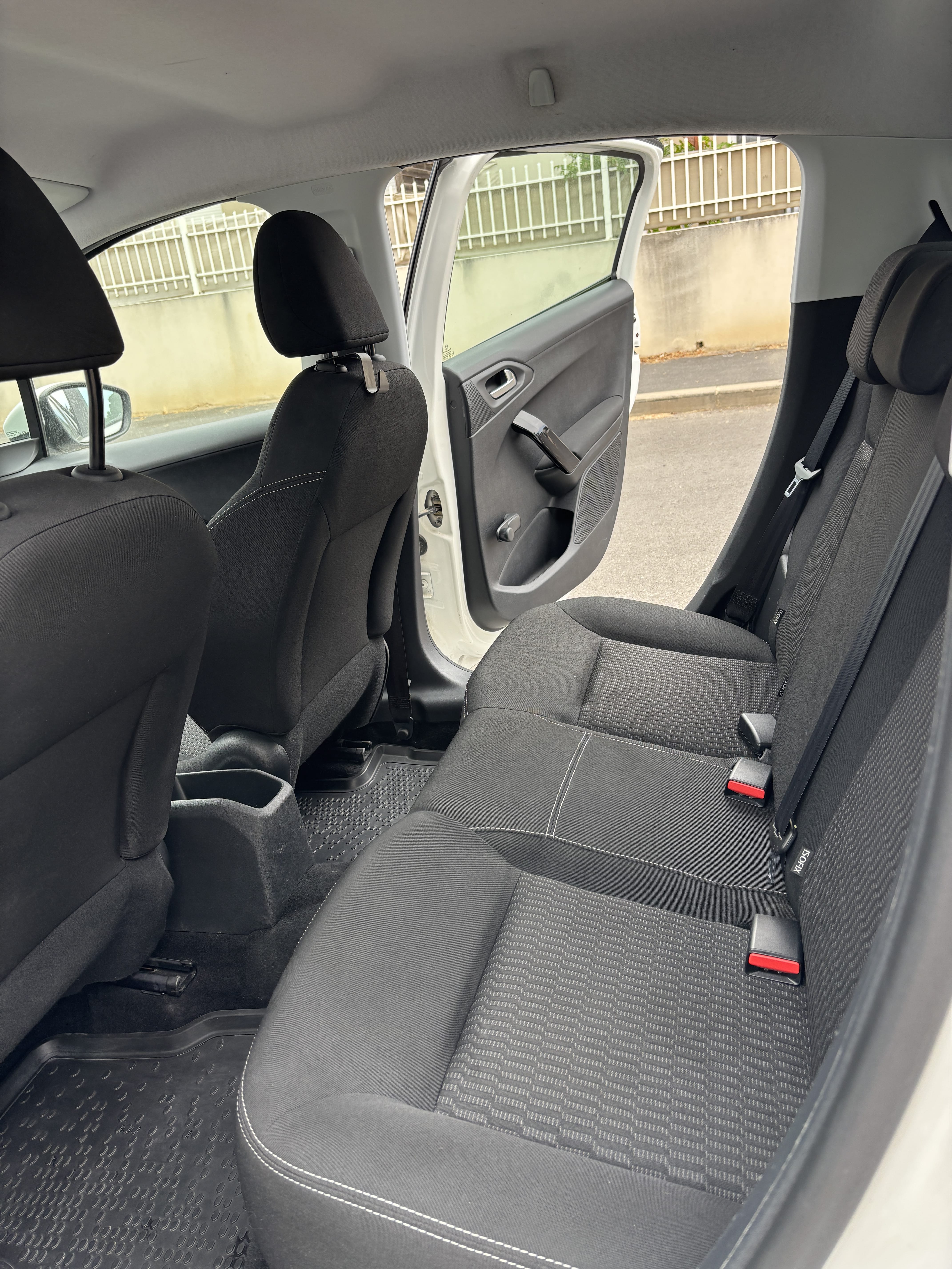 Peugeot 208 avec GPS