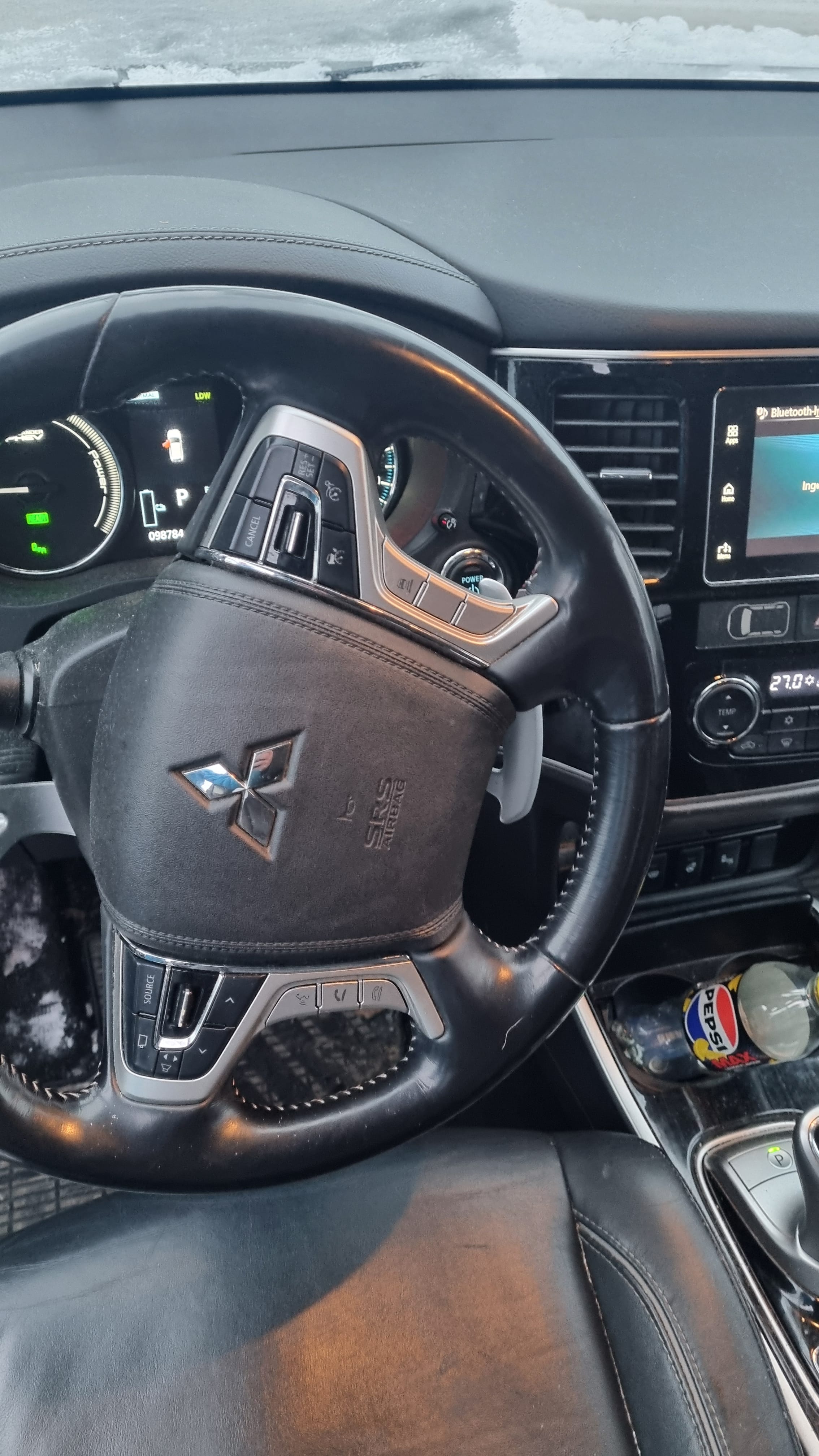 Mitsubishi Outlander Hybrid med Bluetooth audio