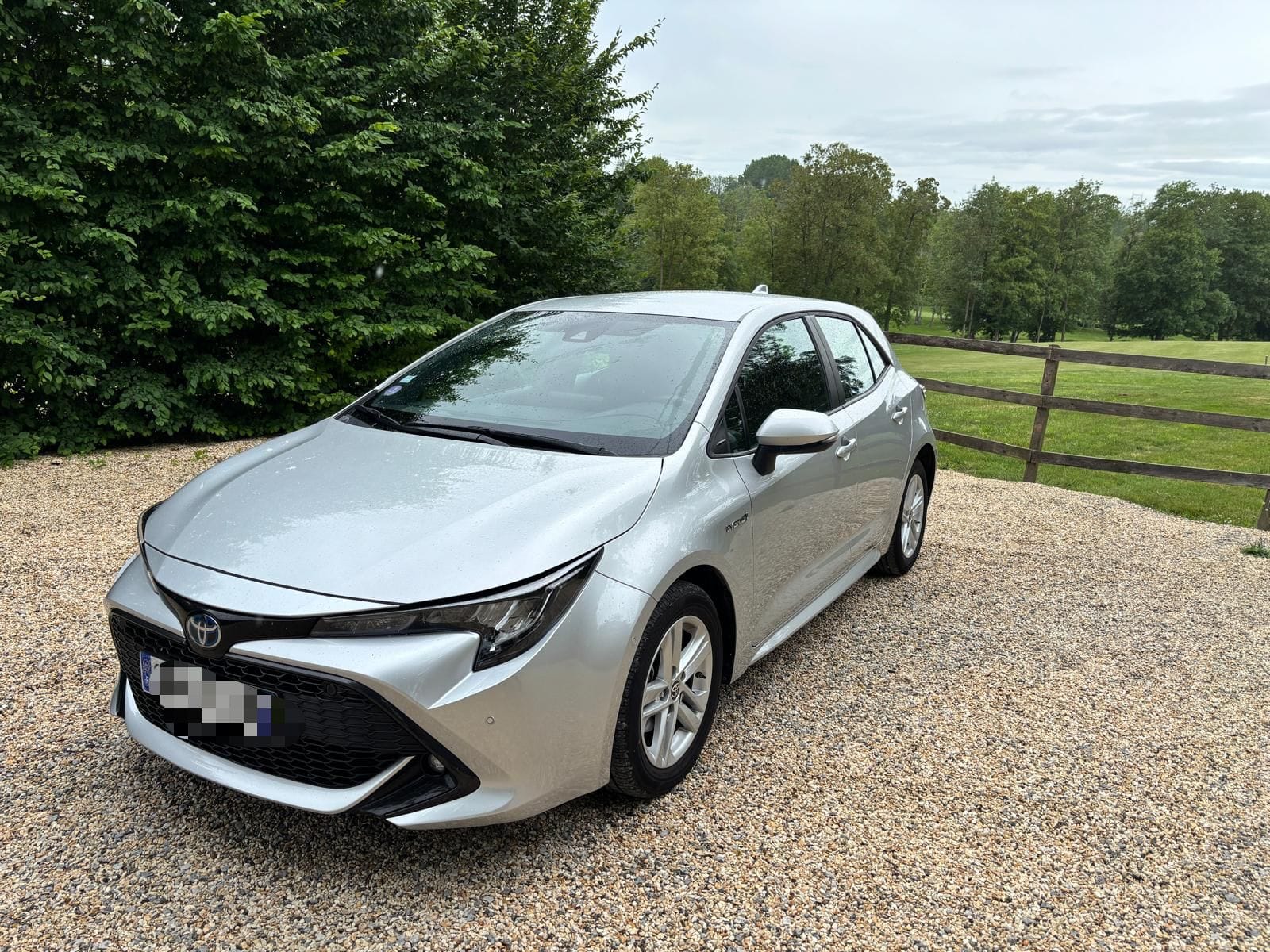 Toyota Corolla, 2021, Essence 95 / Électrique (hybride), automatique