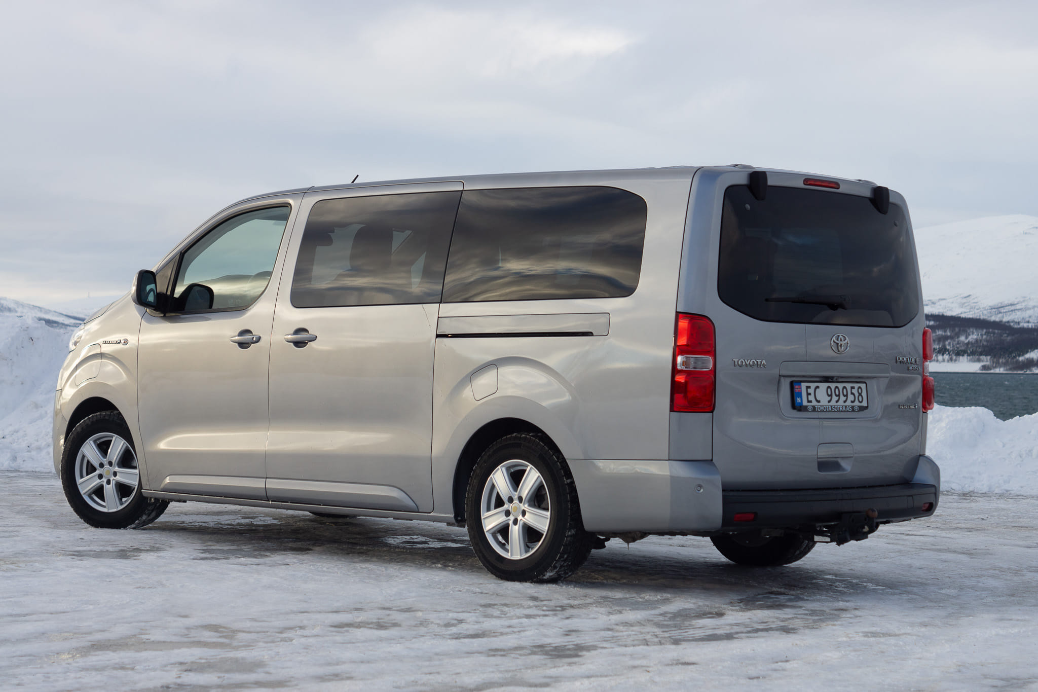 Toyota Proace Verso utvendig vask inkludert mit Rückfahrkamera