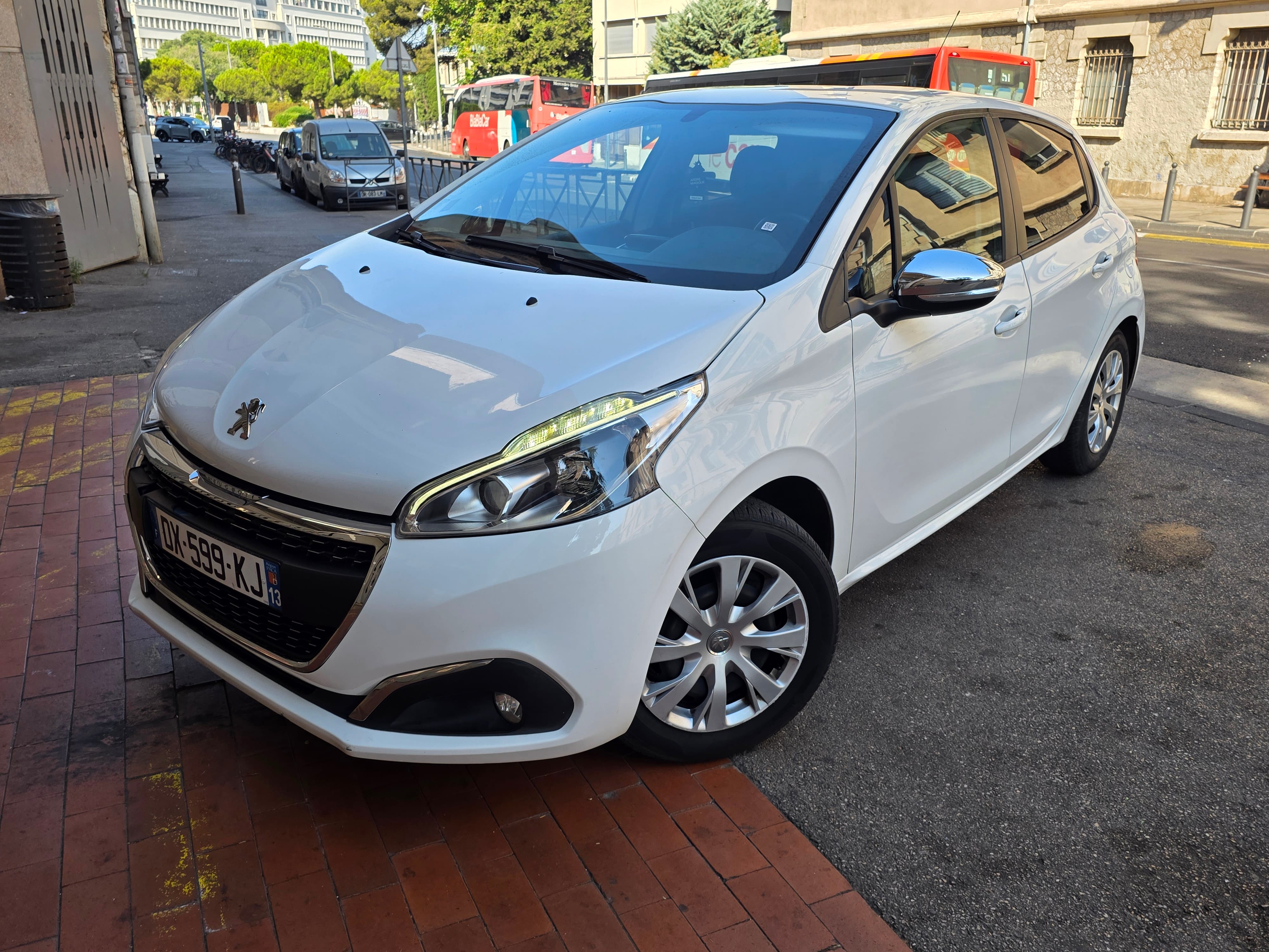 Peugeot 208, 2015, Essence 95