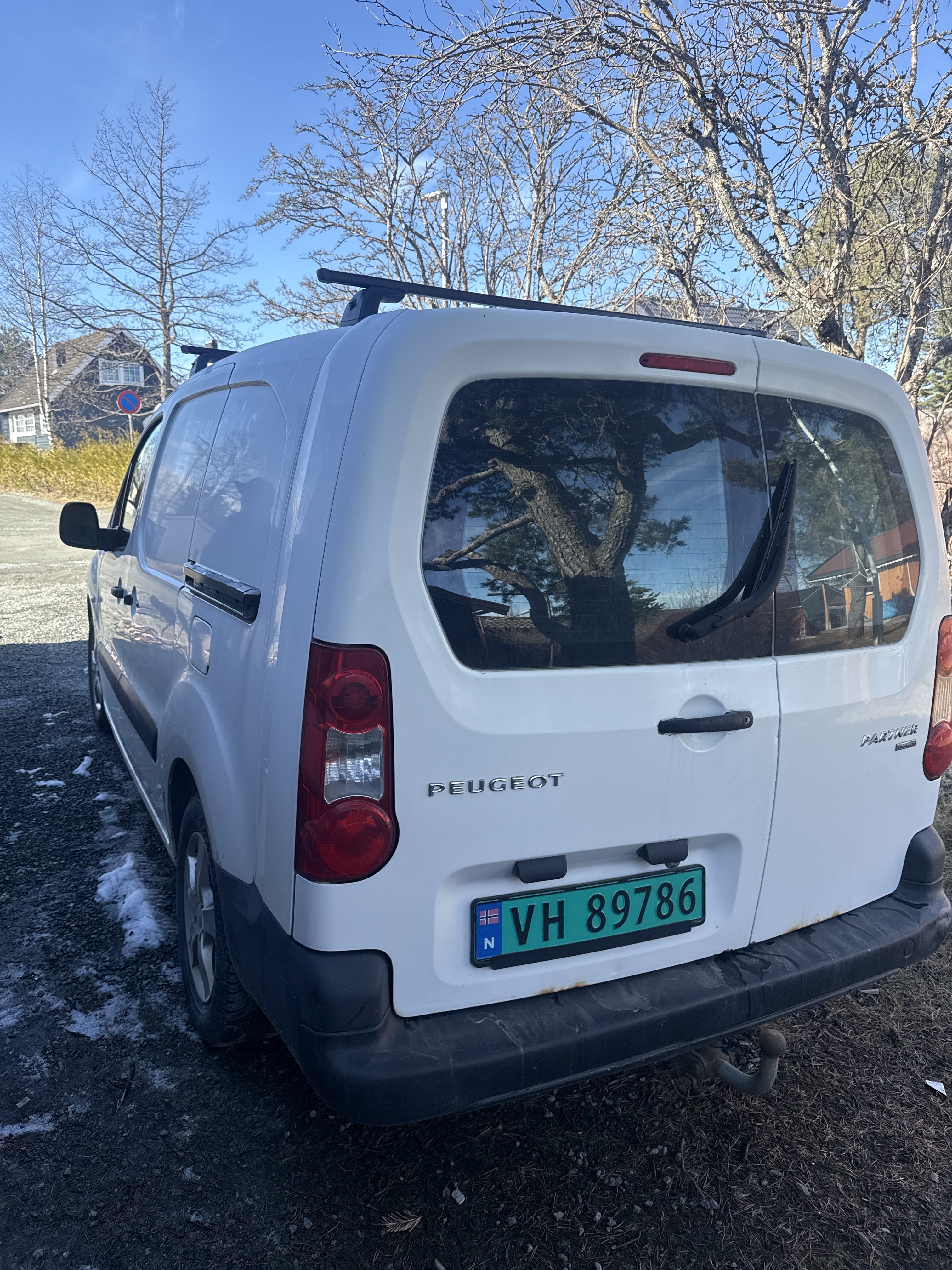 Peugeot Partner Varebil with Hitch