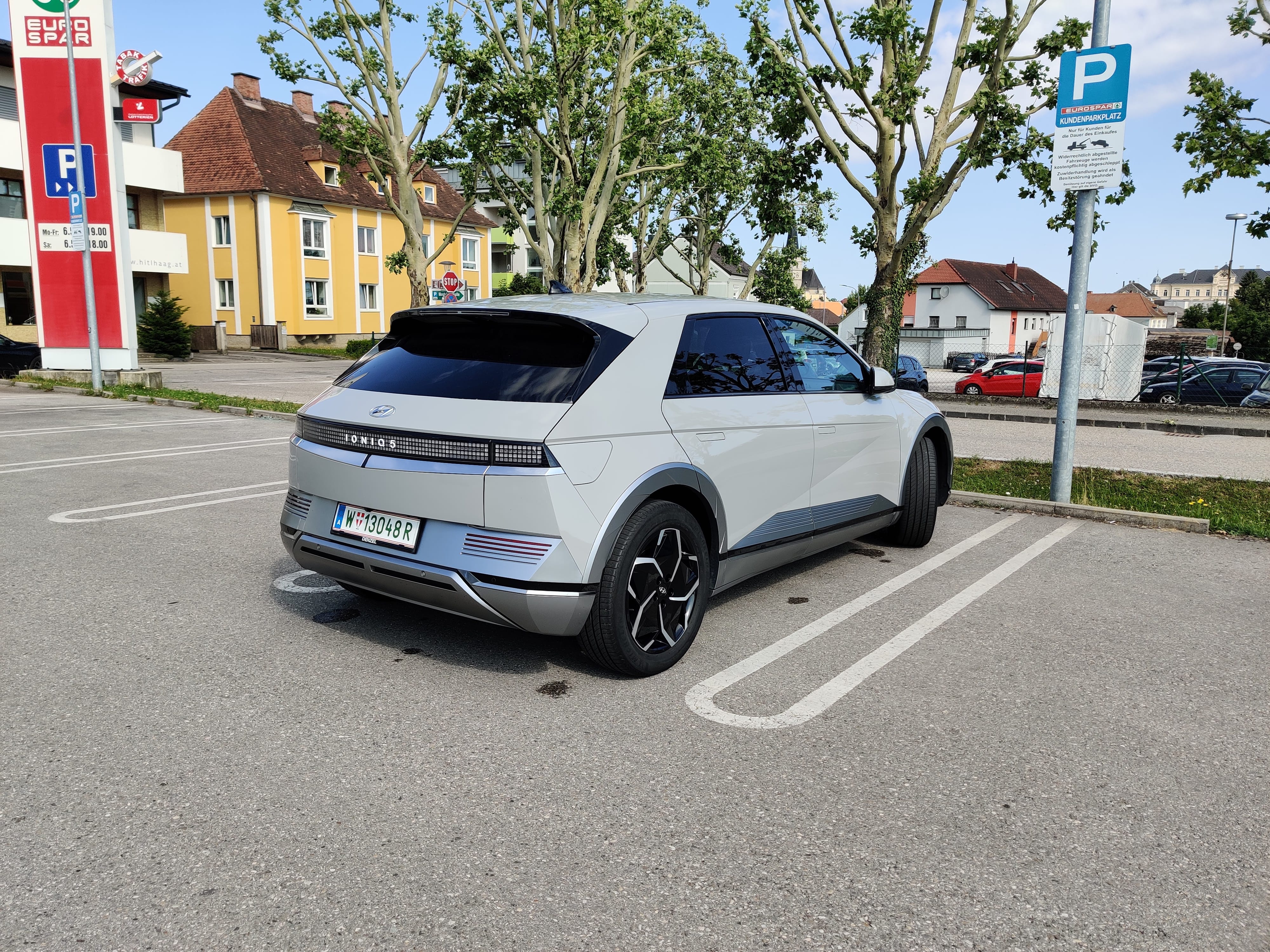 Hyundai Ioniq 5 | E-Auto, Familienfreundlich mit Kindersitzen & viel Platz mit Navigationsgerät