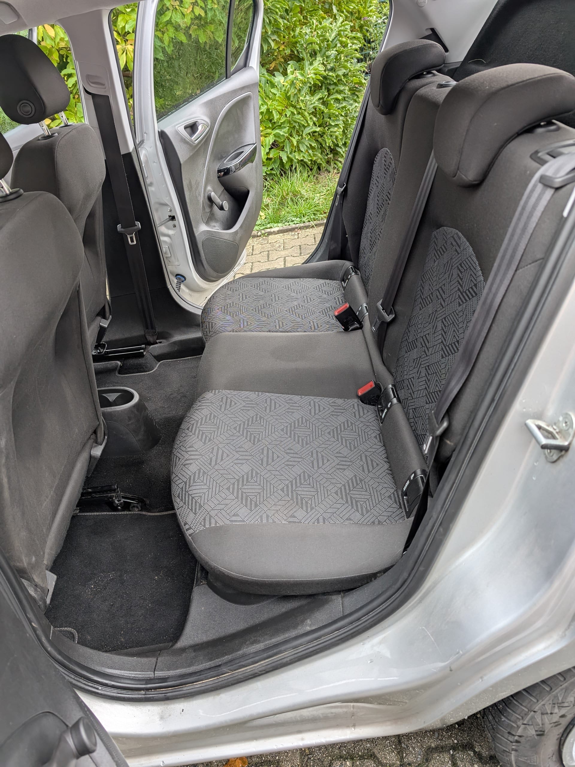 Opel Corsa mit Kindersitz